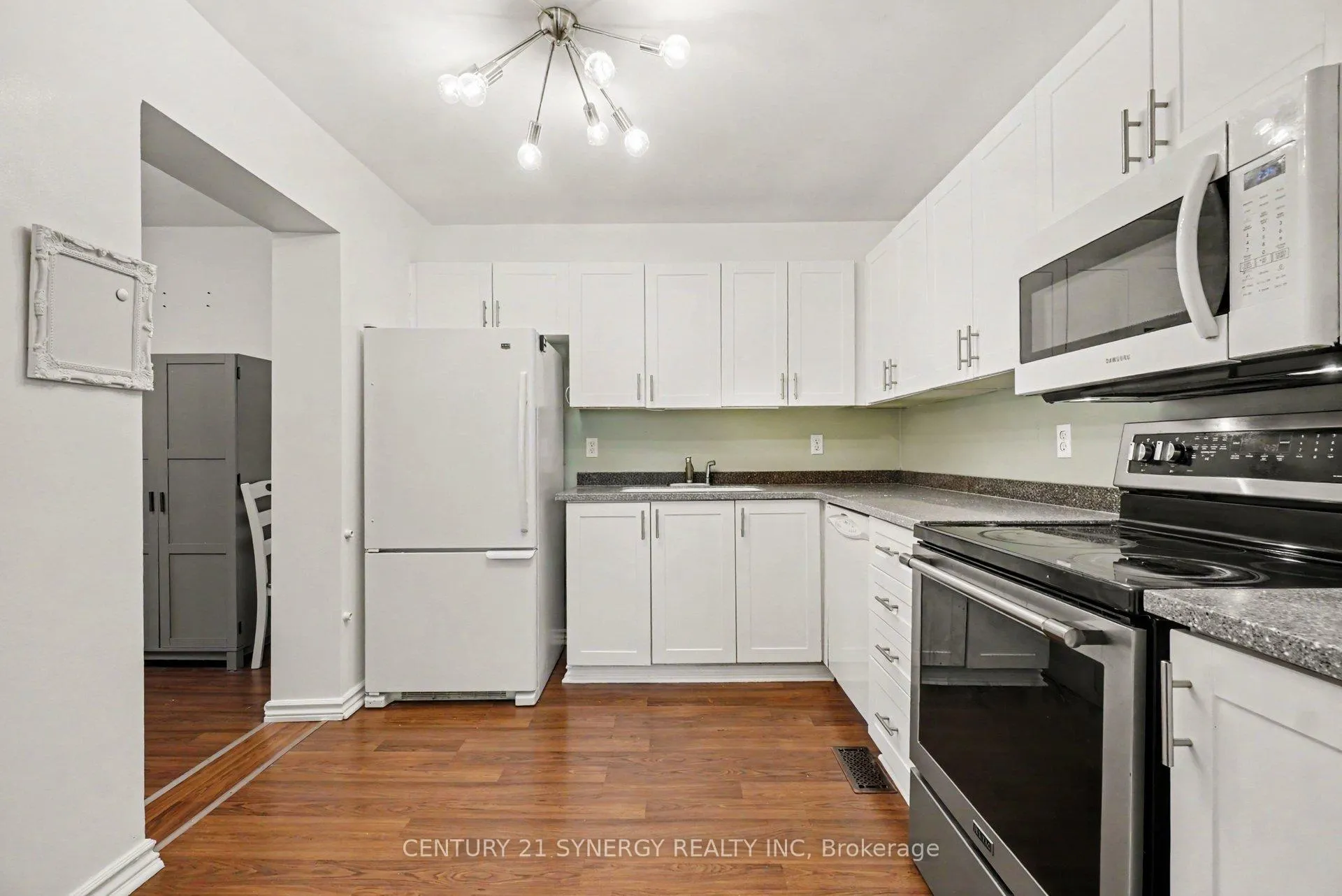 Photo 7 of 373 Monica Crescent, Ottawa, Bilberry Creek/Queenswood Heights — HOMEH
