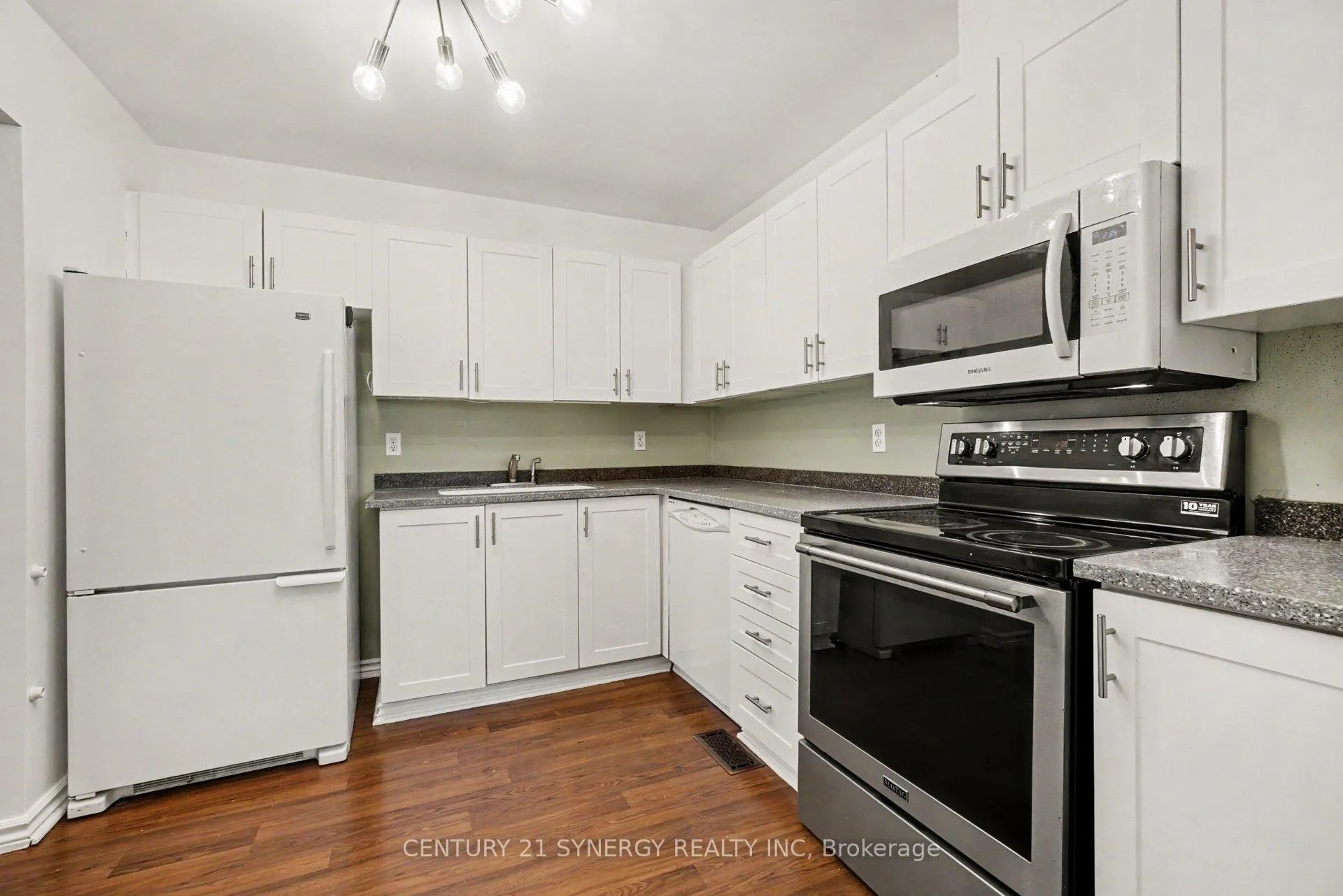 Photo 8 of 373 Monica Crescent, Ottawa, Bilberry Creek/Queenswood Heights — HOMEH