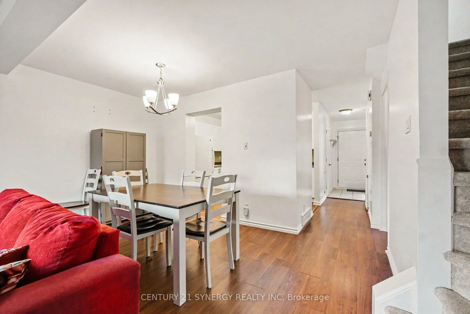 Photo 10 of 373 Monica Crescent, Ottawa, Bilberry Creek/Queenswood Heights — HOMEH