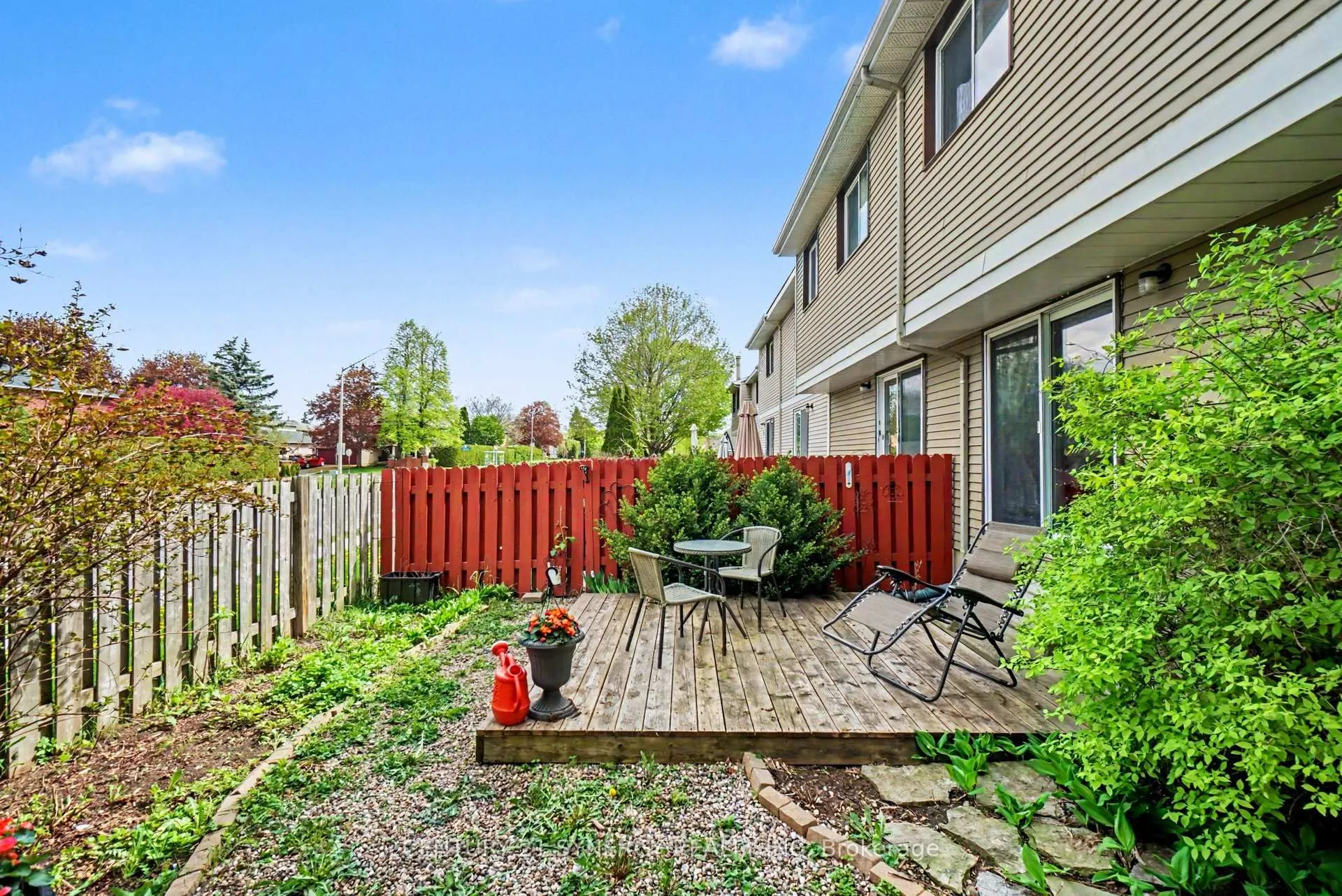 Photo 33 of 373 Monica Crescent, Ottawa, Bilberry Creek/Queenswood Heights — HOMEH