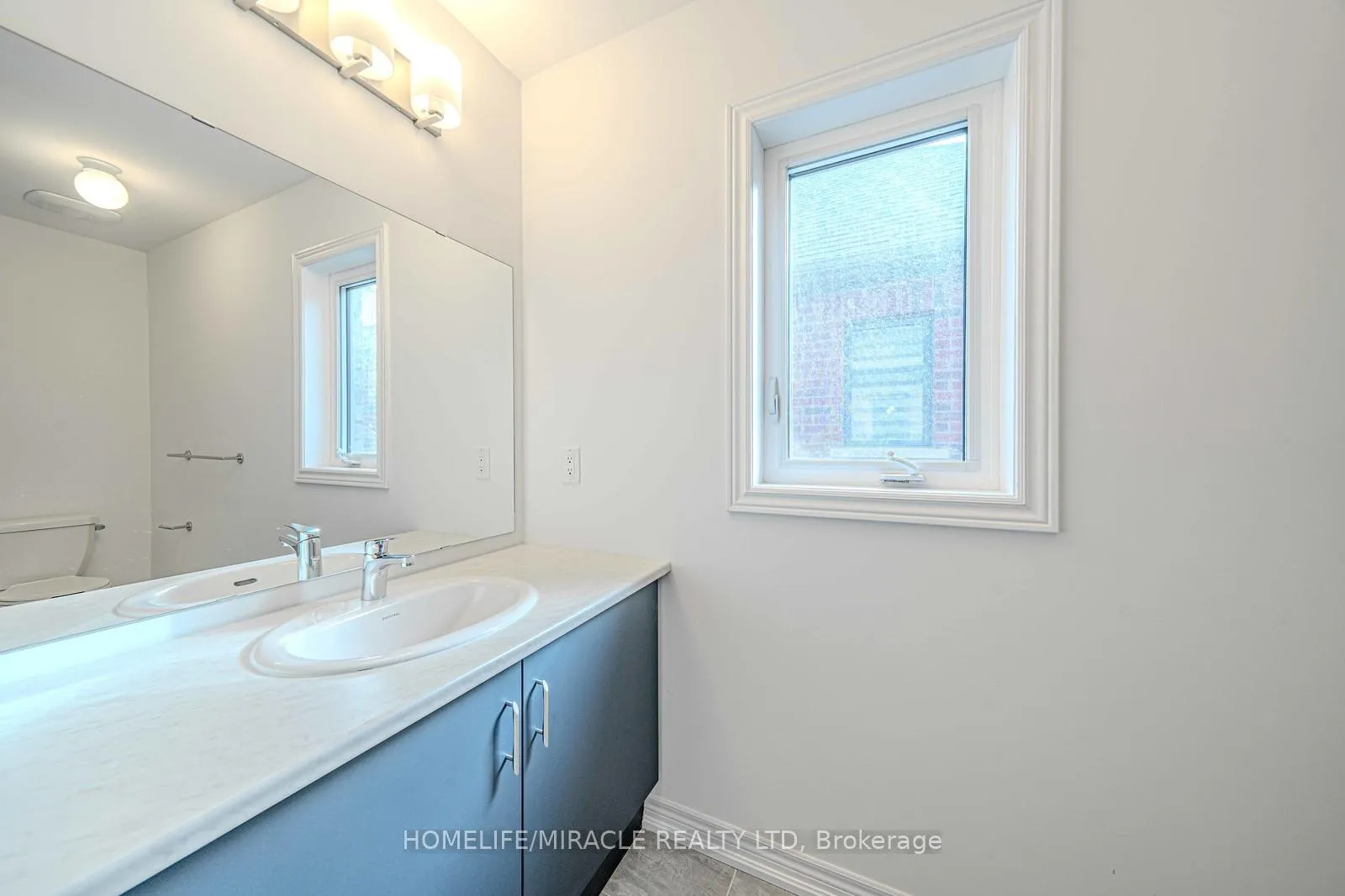 Photo 3 of 1054 Lockie Drive, Oshawa, Taunton — HOMEH