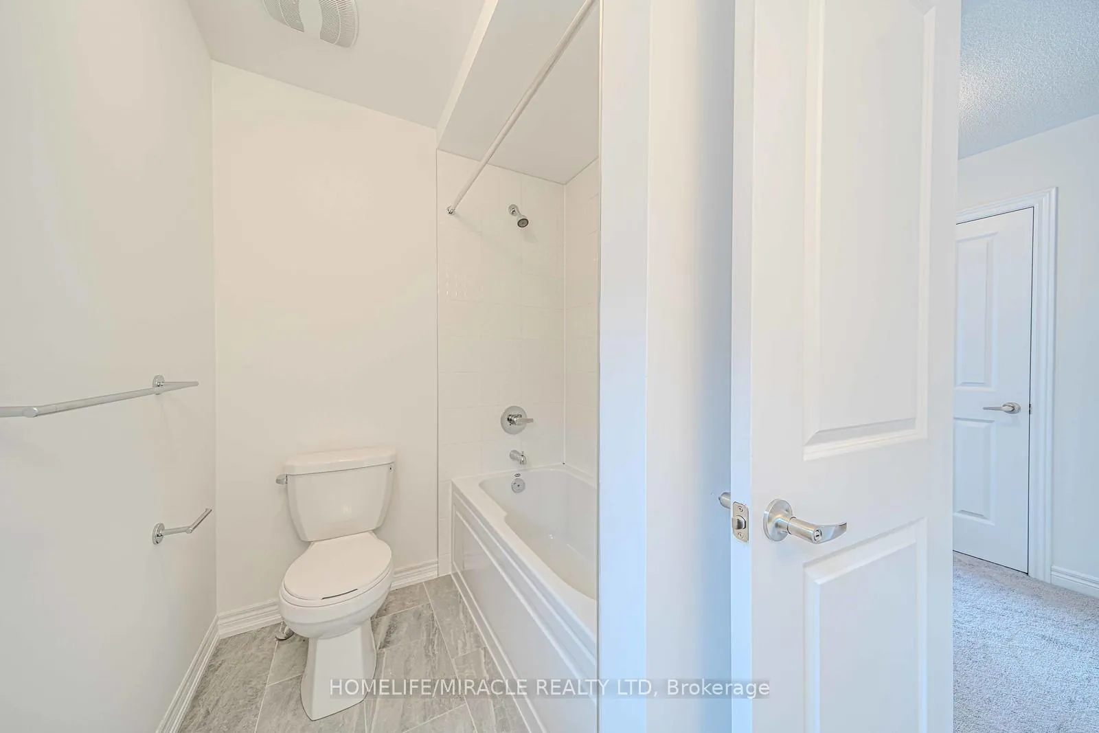 Photo 4 of 1054 Lockie Drive, Oshawa, Taunton — HOMEH