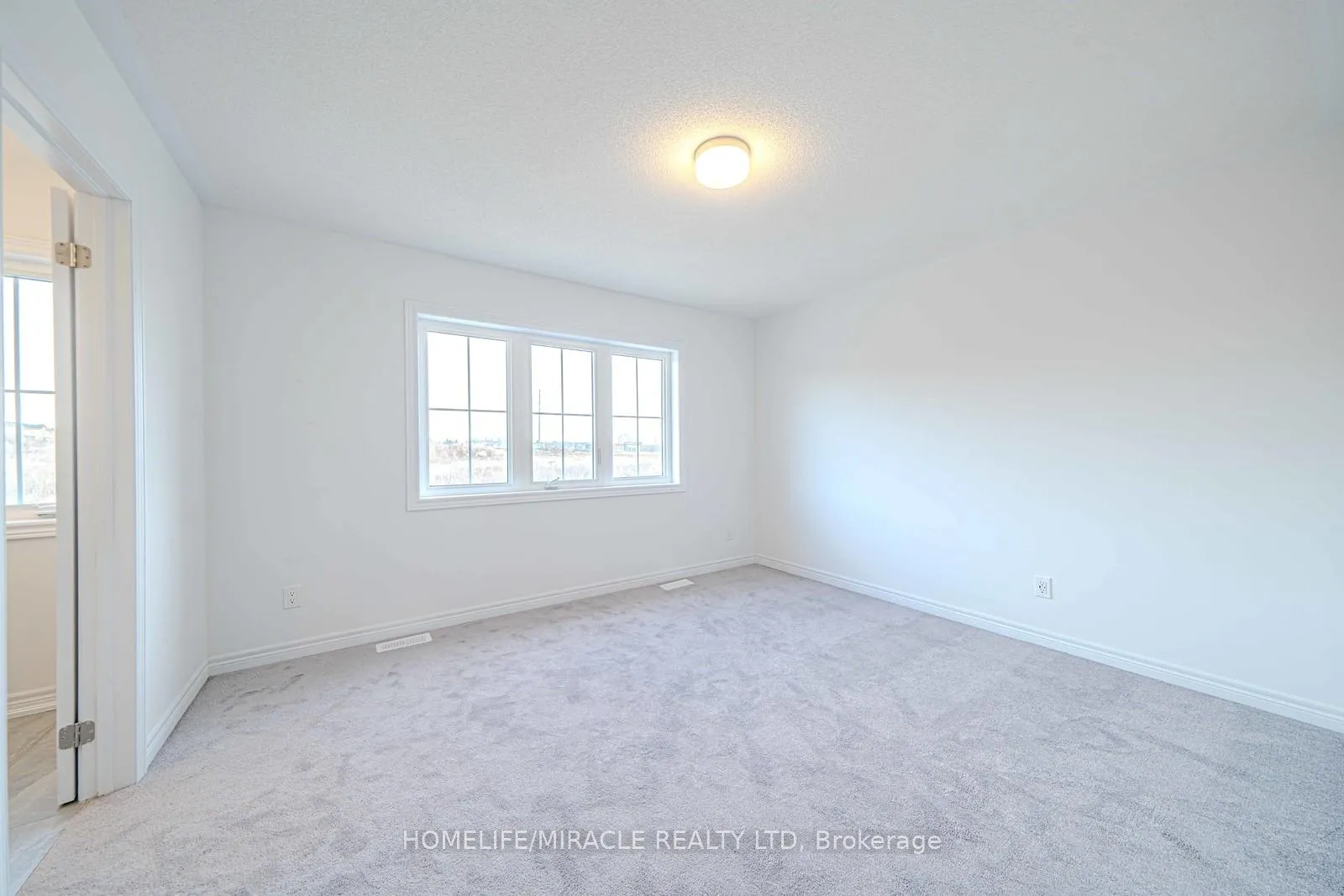 Photo 25 of 1054 Lockie Drive, Oshawa, Taunton — HOMEH
