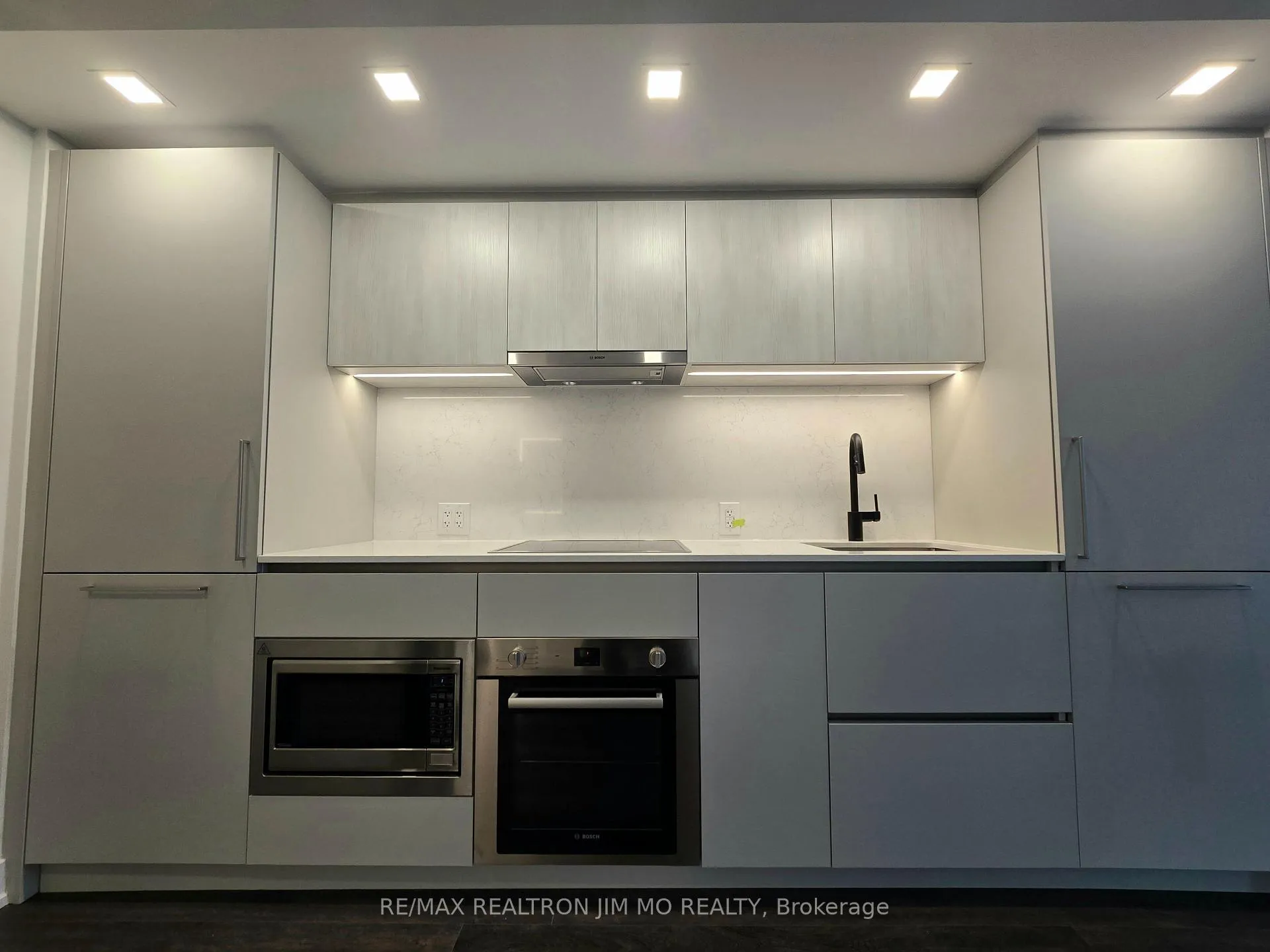 Photo 3 of Unit 1606, 609 Sherbourne Street, Toronto, North St. James Town — HOMEH