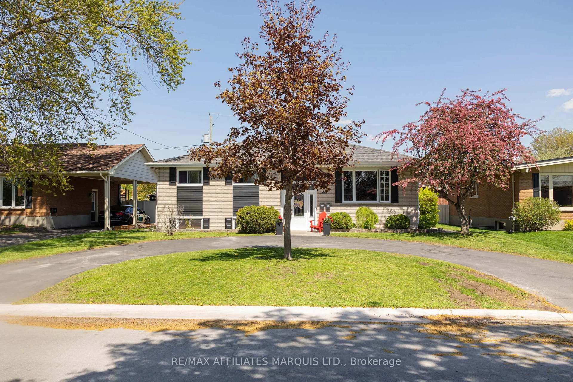 Photo 3 of 420 Beach Avenue, Cornwall — HOMEH