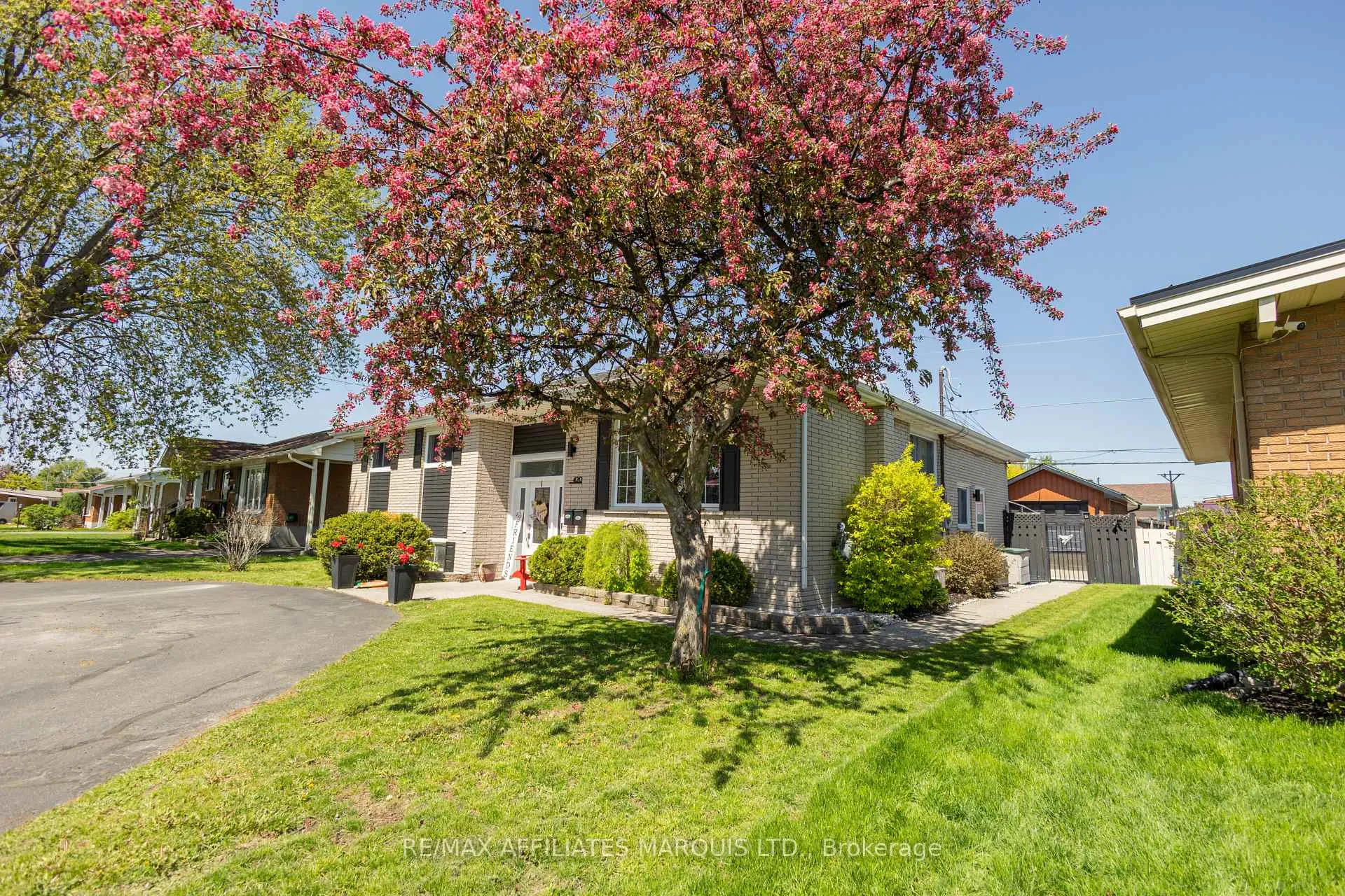 Photo 4 of 420 Beach Avenue, Cornwall — HOMEH