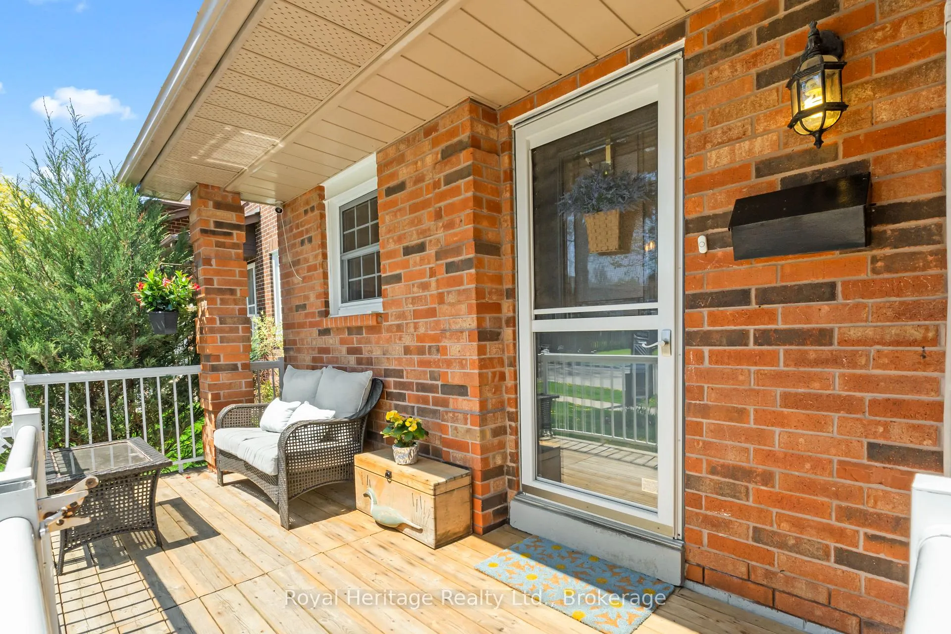 Photo 2 of 32 Hewitt Crescent, Ajax, South East — HOMEH