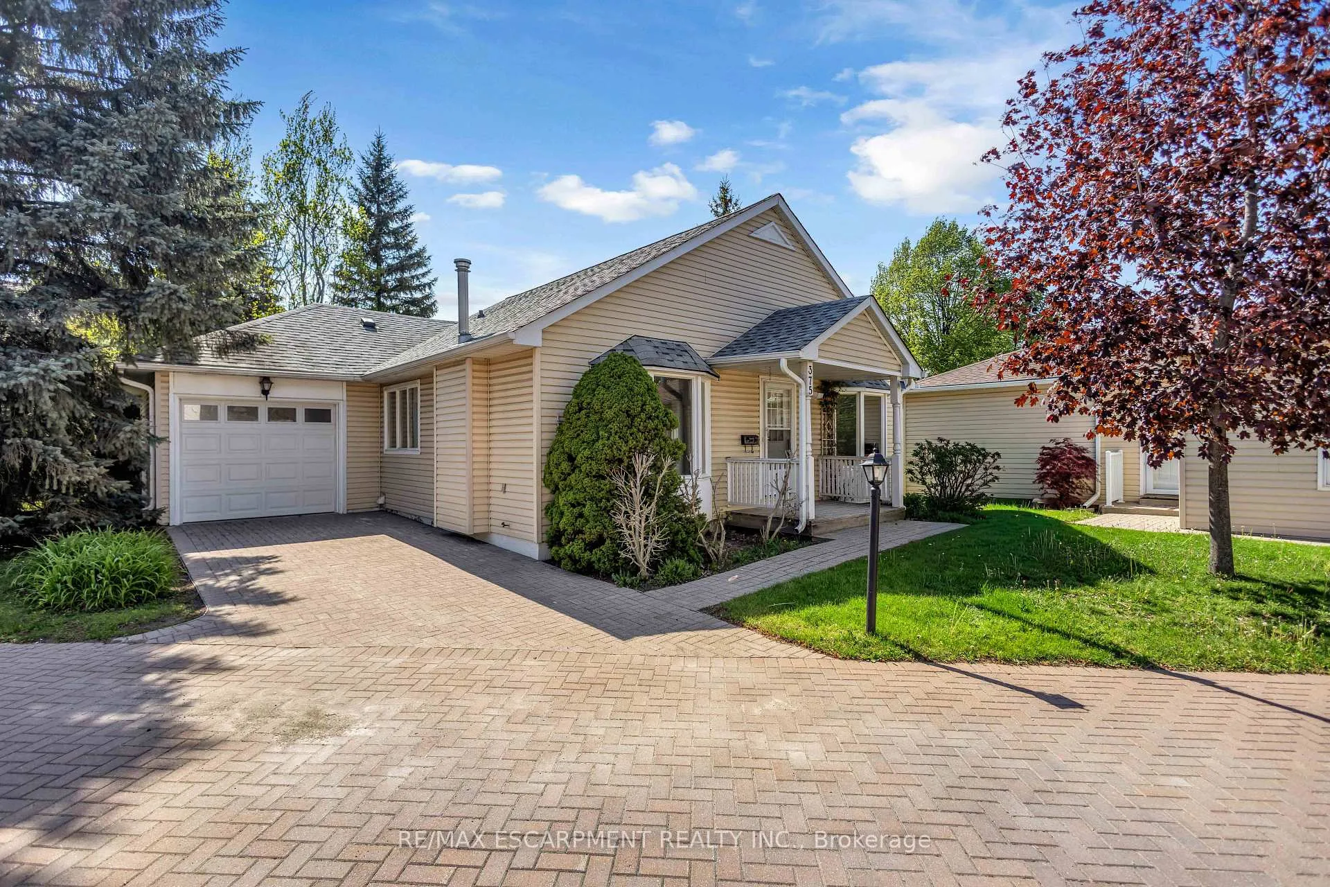 Photo 3 of 375 Silverbirch Boulevard, Hamilton, Villages of Glancaster — HOMEH