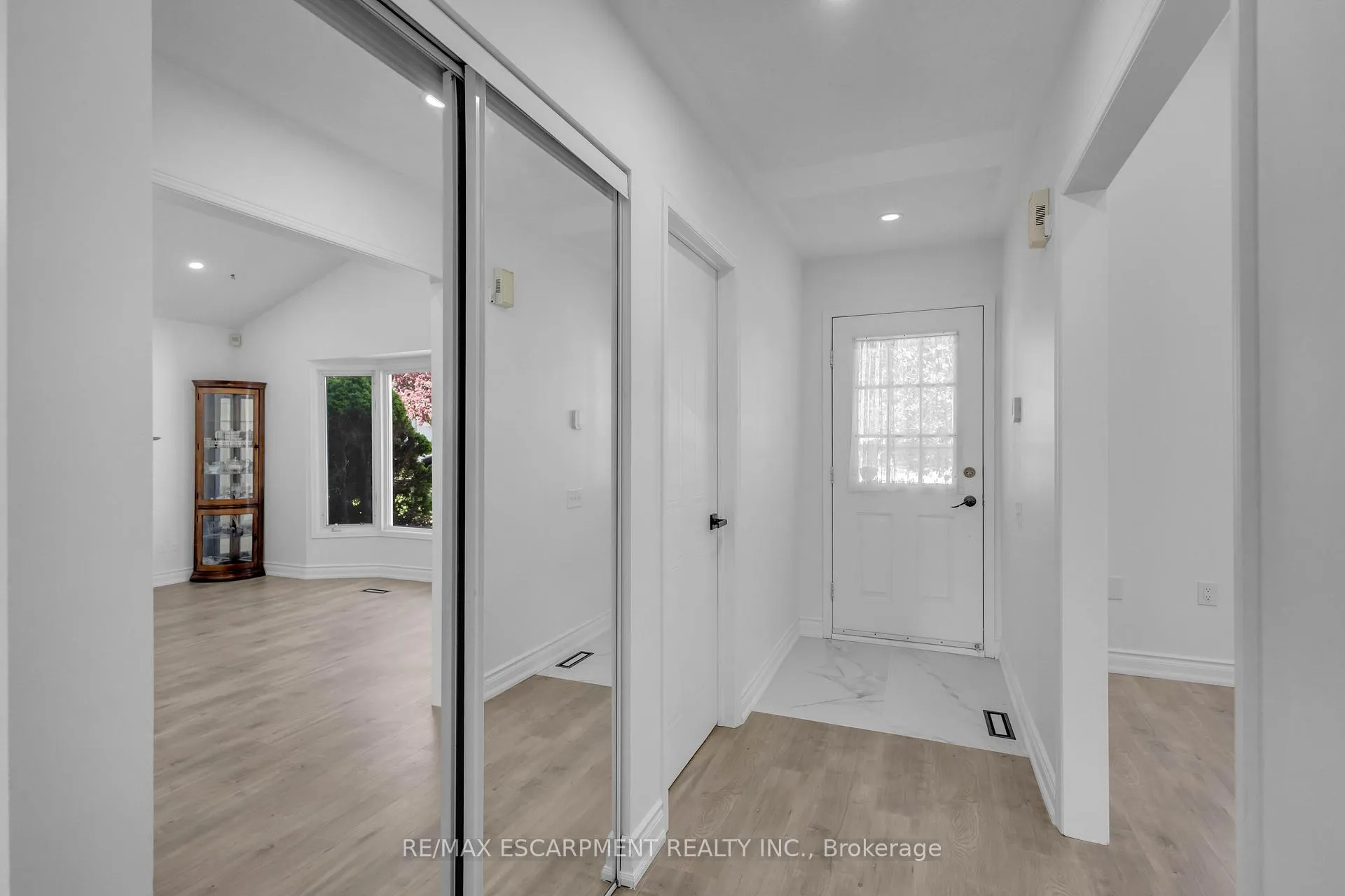 Photo 6 of 375 Silverbirch Boulevard, Hamilton, Villages of Glancaster — HOMEH