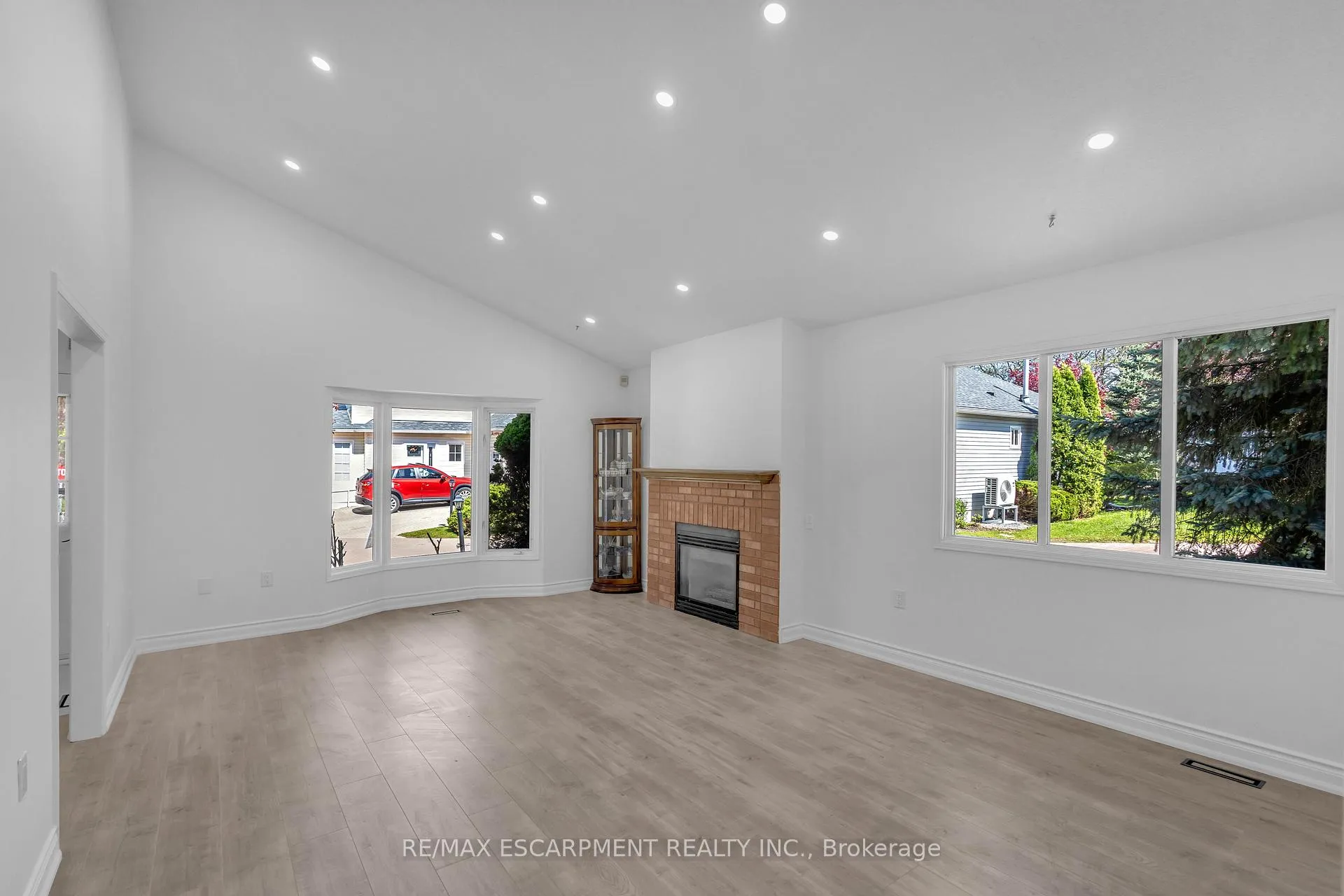 Photo 7 of 375 Silverbirch Boulevard, Hamilton, Villages of Glancaster — HOMEH