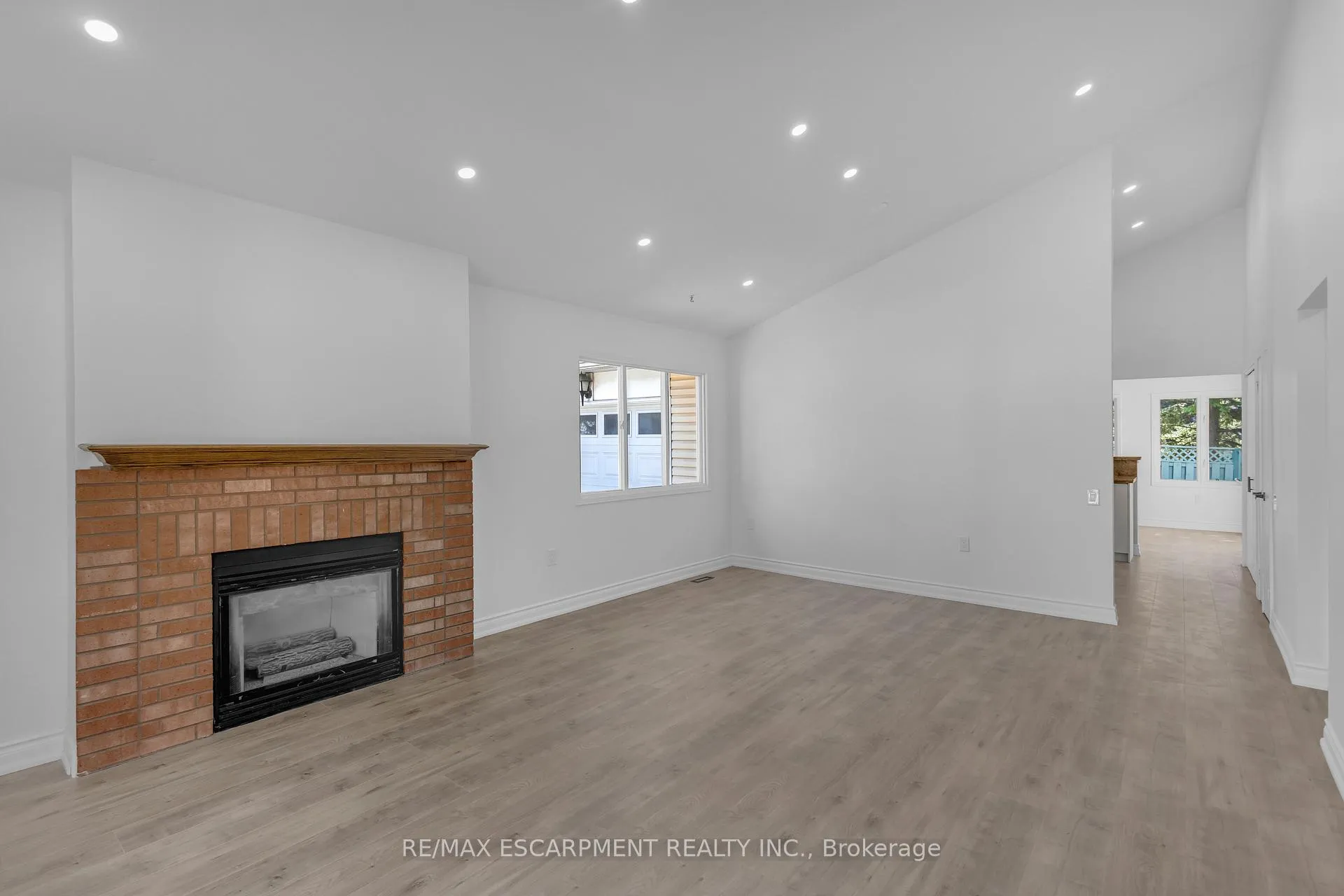 Photo 8 of 375 Silverbirch Boulevard, Hamilton, Villages of Glancaster — HOMEH