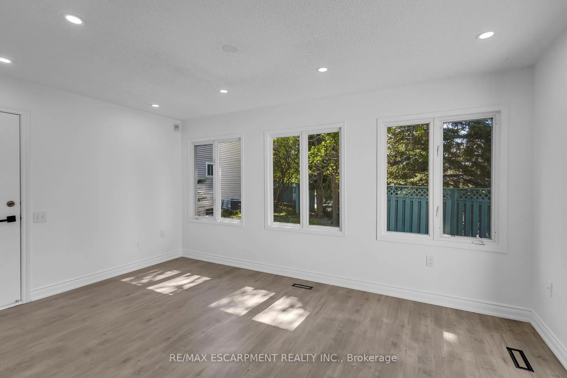 Photo 17 of 375 Silverbirch Boulevard, Hamilton, Villages of Glancaster — HOMEH