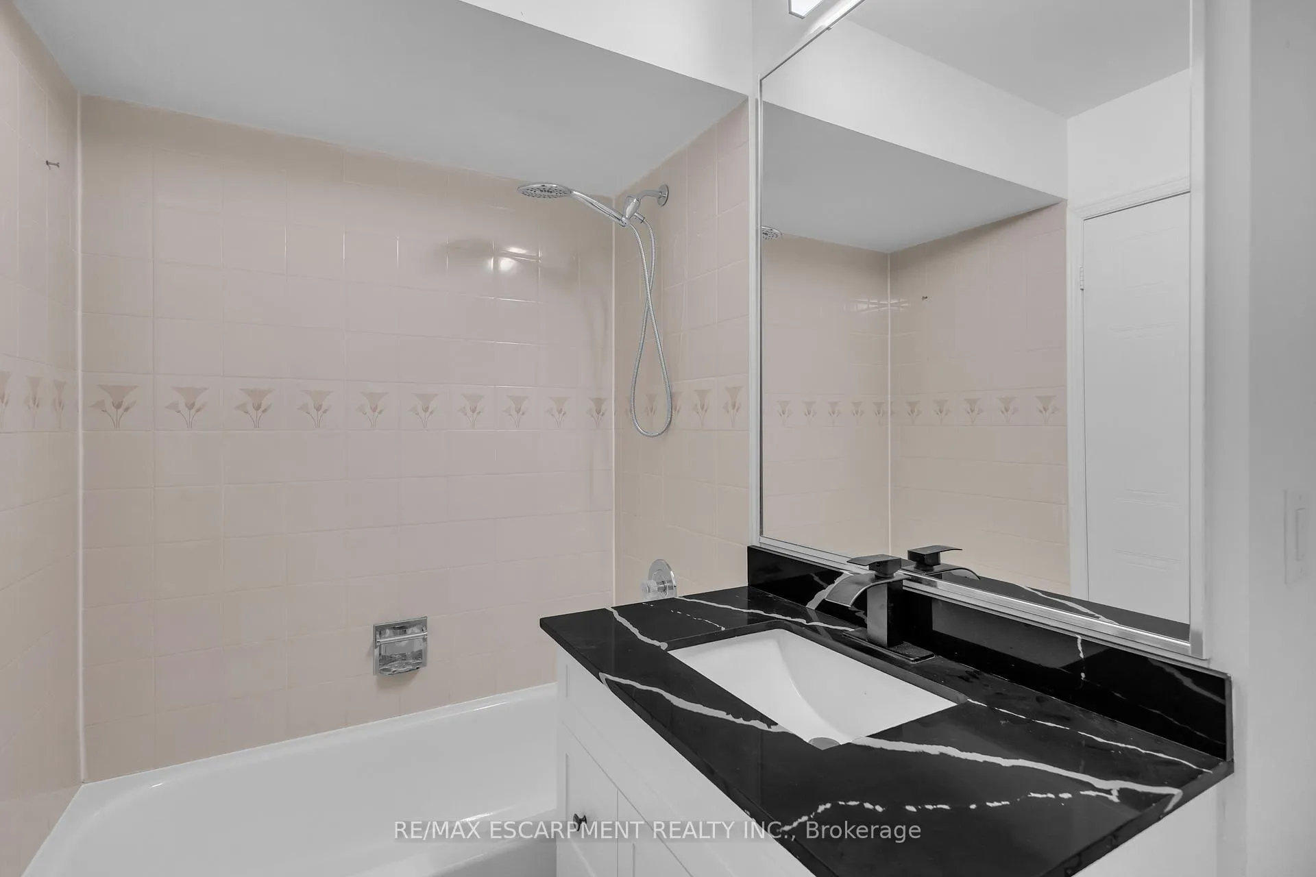 Photo 29 of 375 Silverbirch Boulevard, Hamilton, Villages of Glancaster — HOMEH