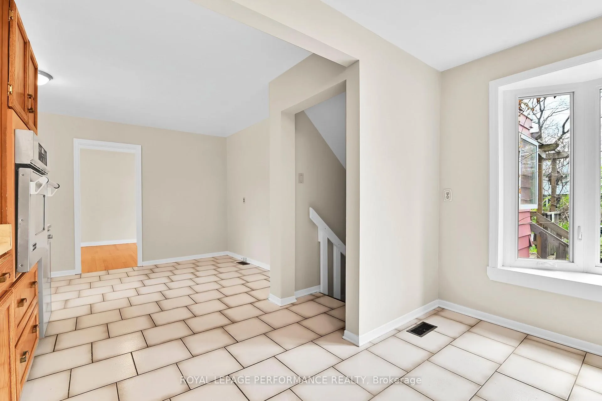 Photo 14 of 77 Canter Boulevard, Ottawa, Meadowlands/St. Claire Gardens — HOMEH