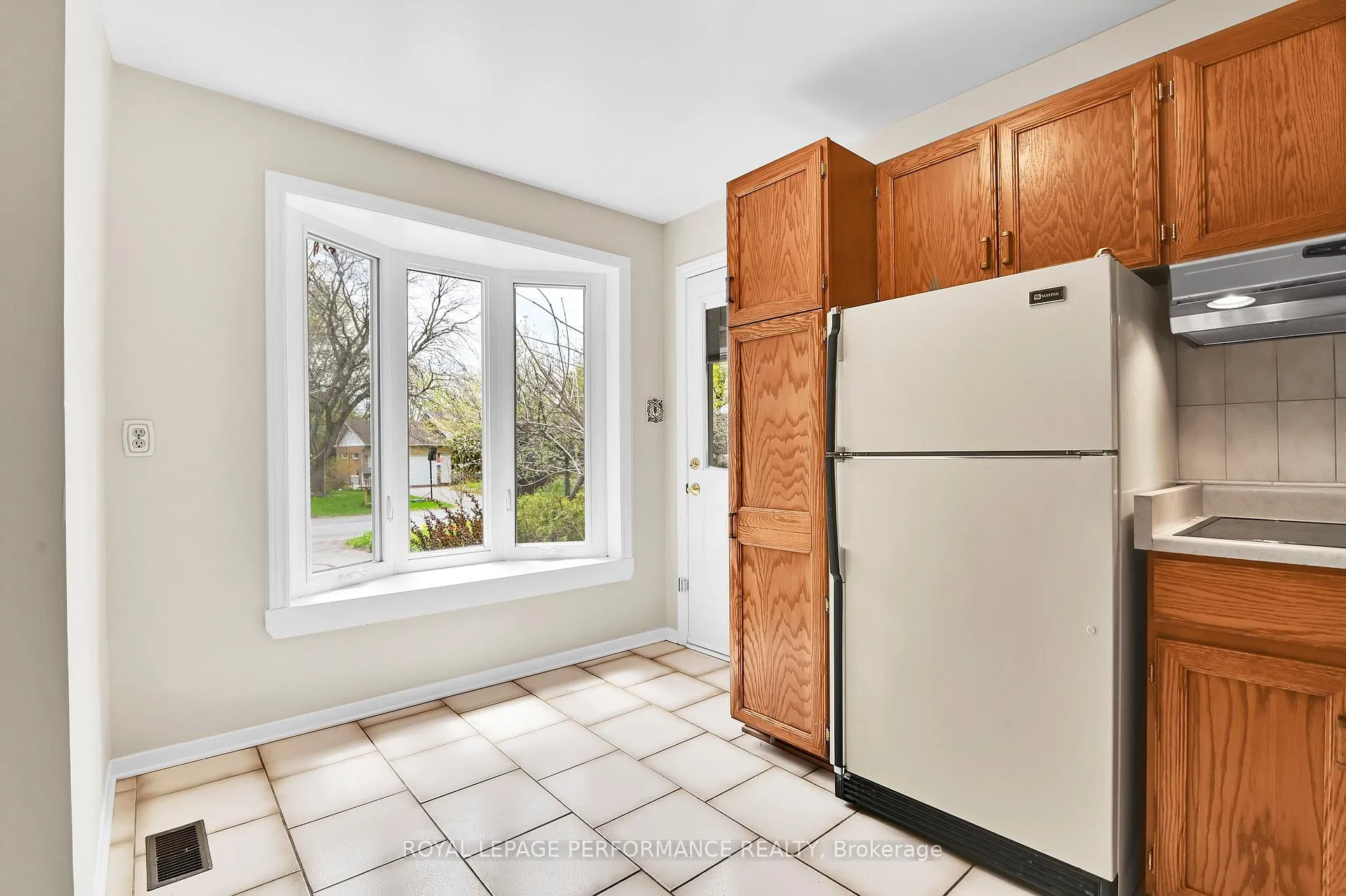 Photo 16 of 77 Canter Boulevard, Ottawa, Meadowlands/St. Claire Gardens — HOMEH