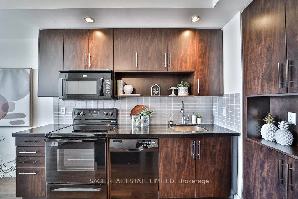 Photo 4 of Unit 608, 120 Homewood Avenue, Toronto, North St. James Town — HOMEH