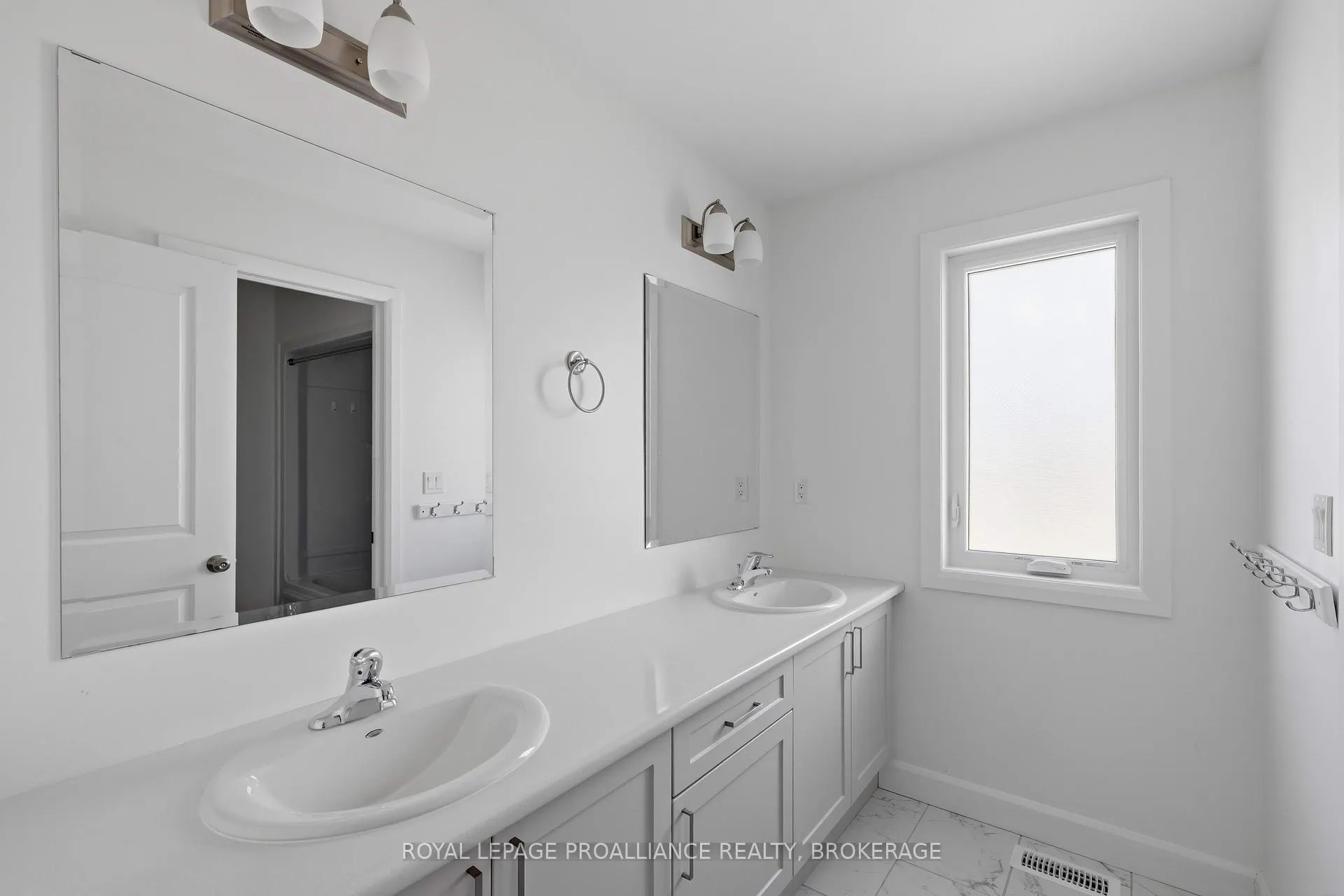 Photo 30 of 33 Walden Pond Drive, Loyalist, Amherstview — HOMEH