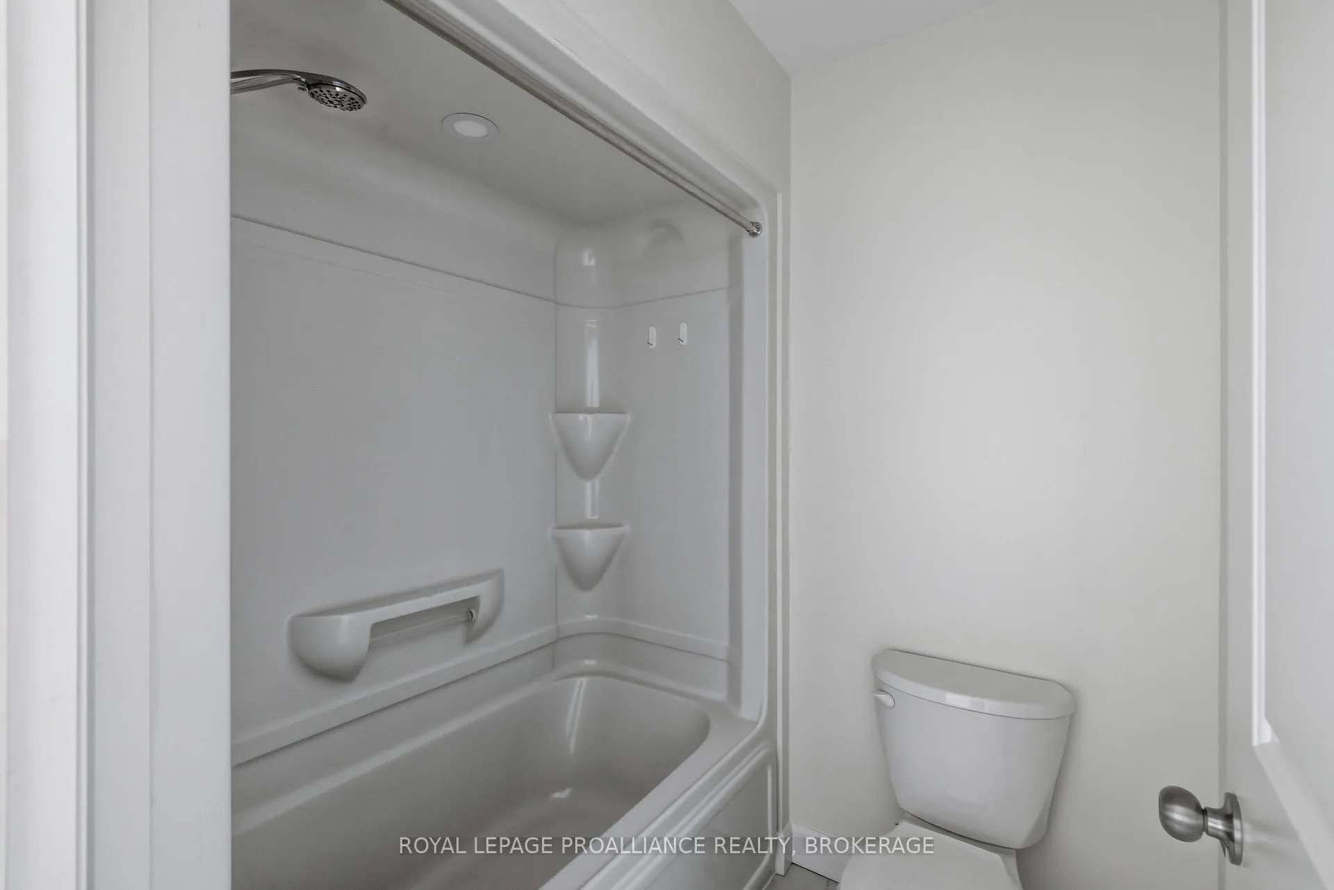Photo 31 of 33 Walden Pond Drive, Loyalist, Amherstview — HOMEH