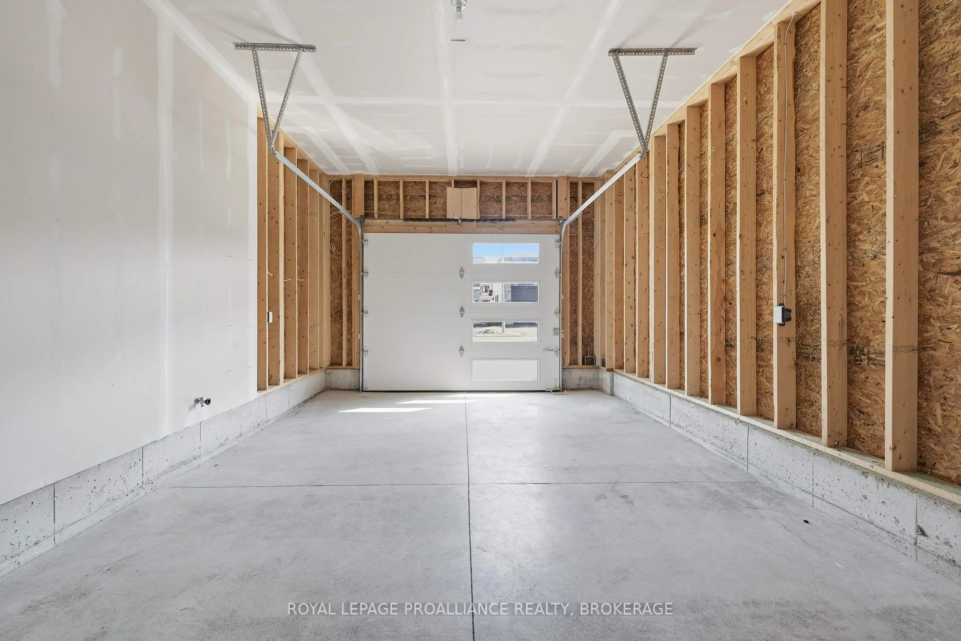 Photo 47 of 33 Walden Pond Drive, Loyalist, Amherstview — HOMEH