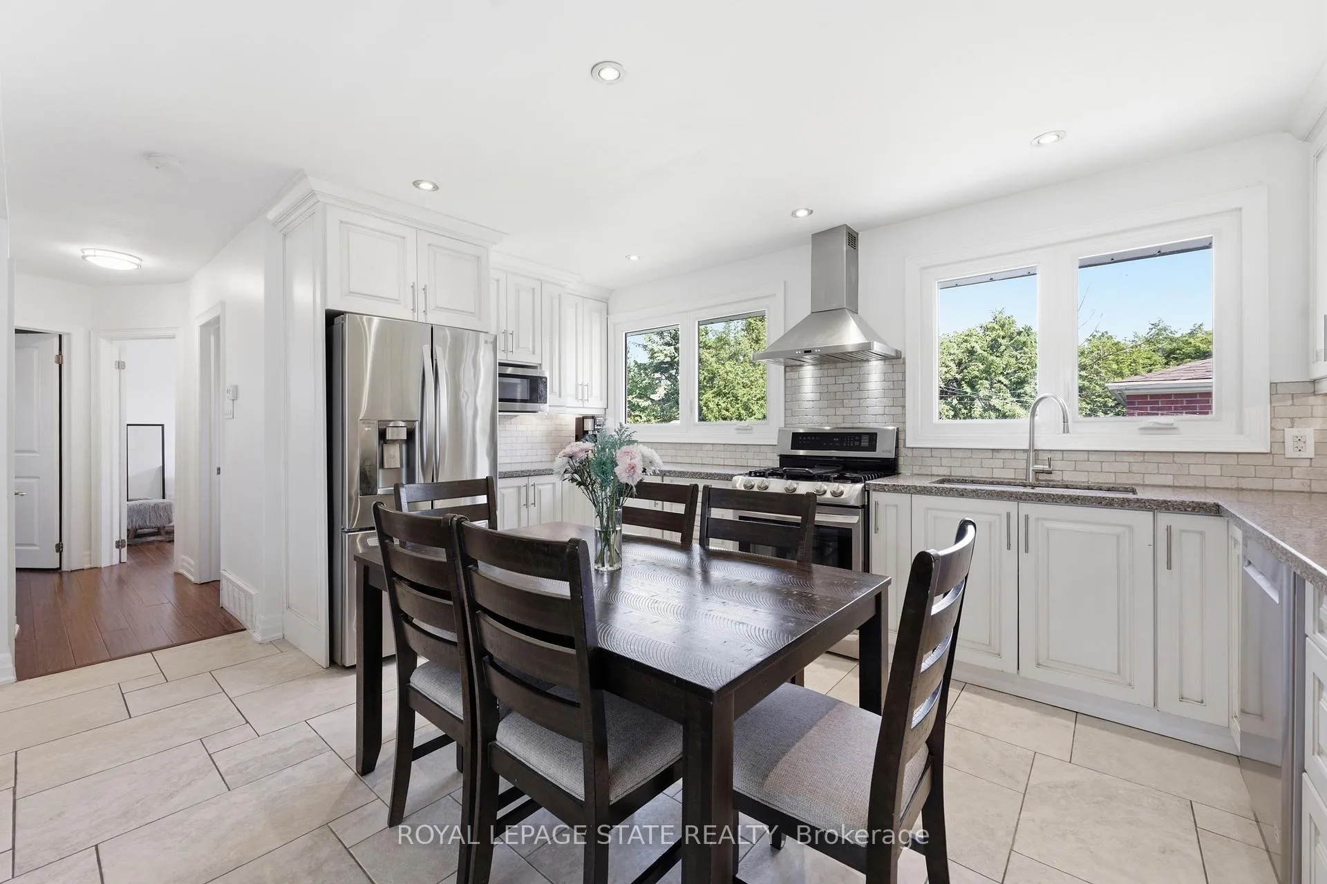 Photo 10 of 168 Nugent Drive, Hamilton, Kentley — HOMEH