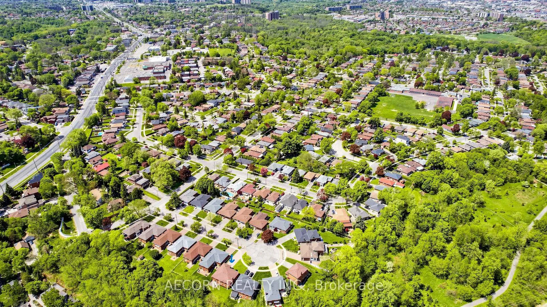 Photo 2 of 15 Humberland Court, Etobicoke, West Humber-Clairville — HOMEH