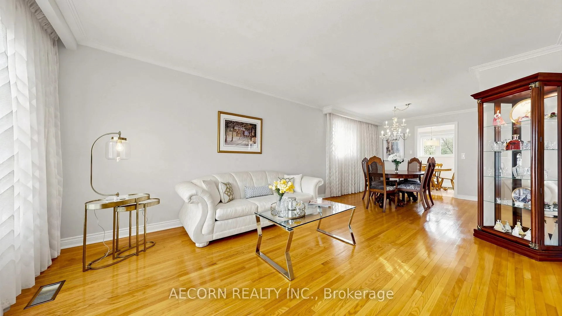 Photo 9 of 15 Humberland Court, Etobicoke, West Humber-Clairville — HOMEH