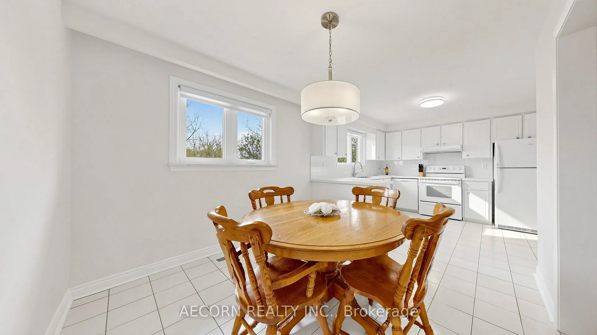Photo 11 of 15 Humberland Court, Etobicoke, West Humber-Clairville — HOMEH