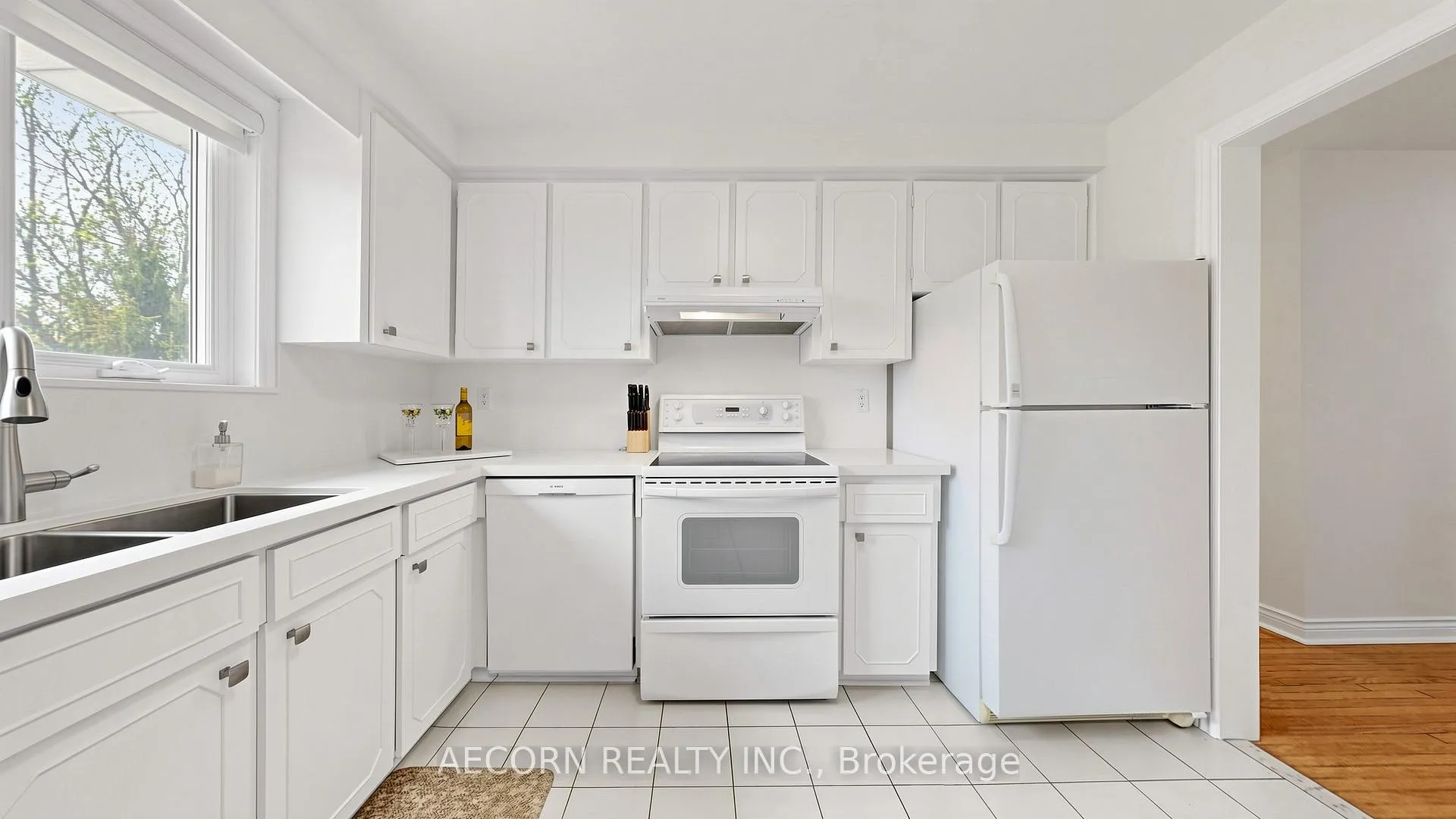 Photo 13 of 15 Humberland Court, Etobicoke, West Humber-Clairville — HOMEH