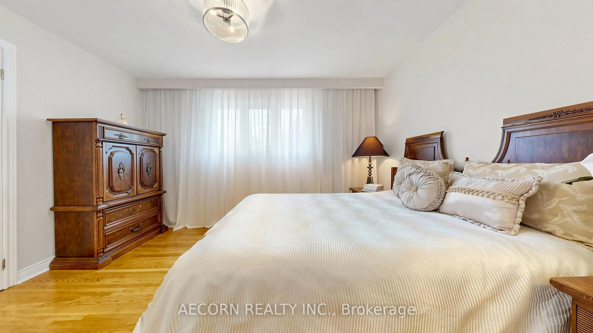 Photo 16 of 15 Humberland Court, Etobicoke, West Humber-Clairville — HOMEH