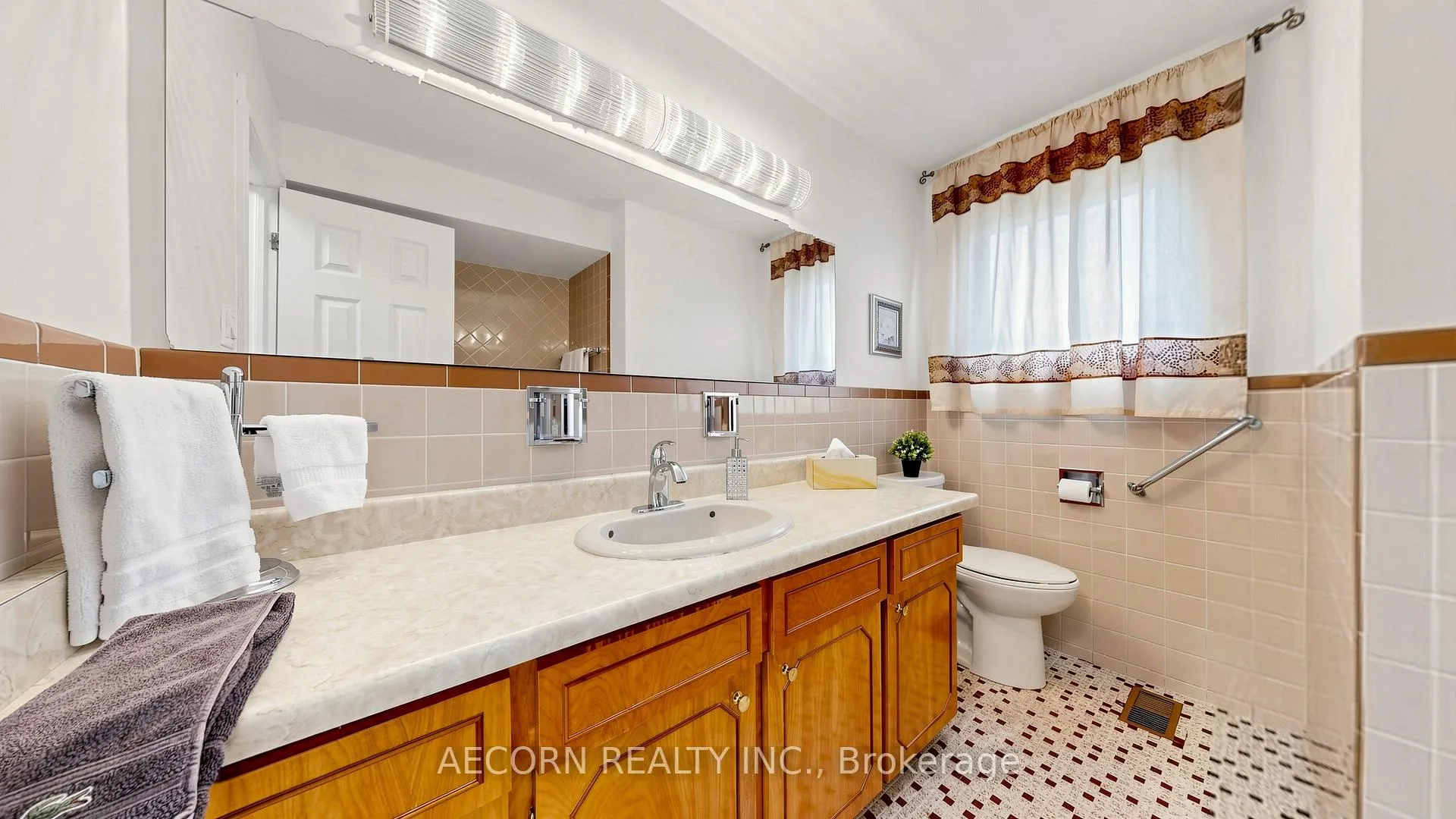 Photo 23 of 15 Humberland Court, Etobicoke, West Humber-Clairville — HOMEH