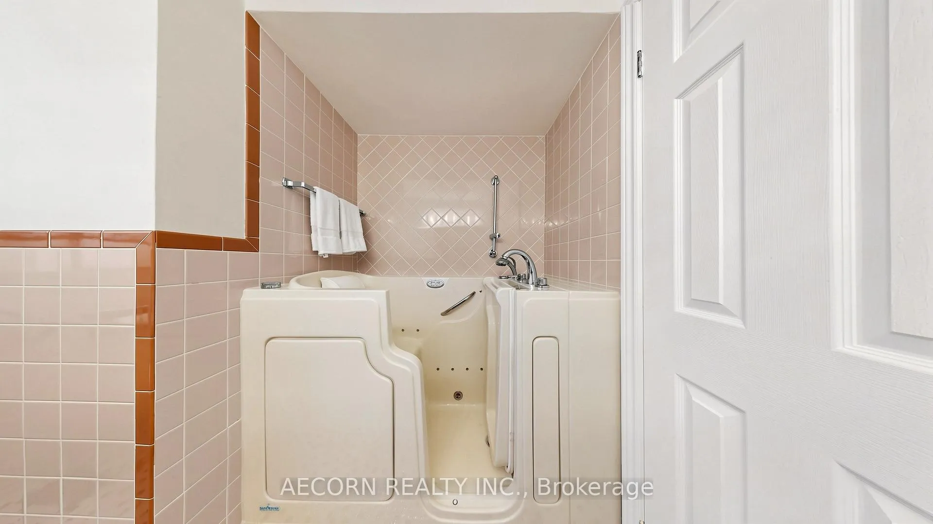 Photo 25 of 15 Humberland Court, Etobicoke, West Humber-Clairville — HOMEH