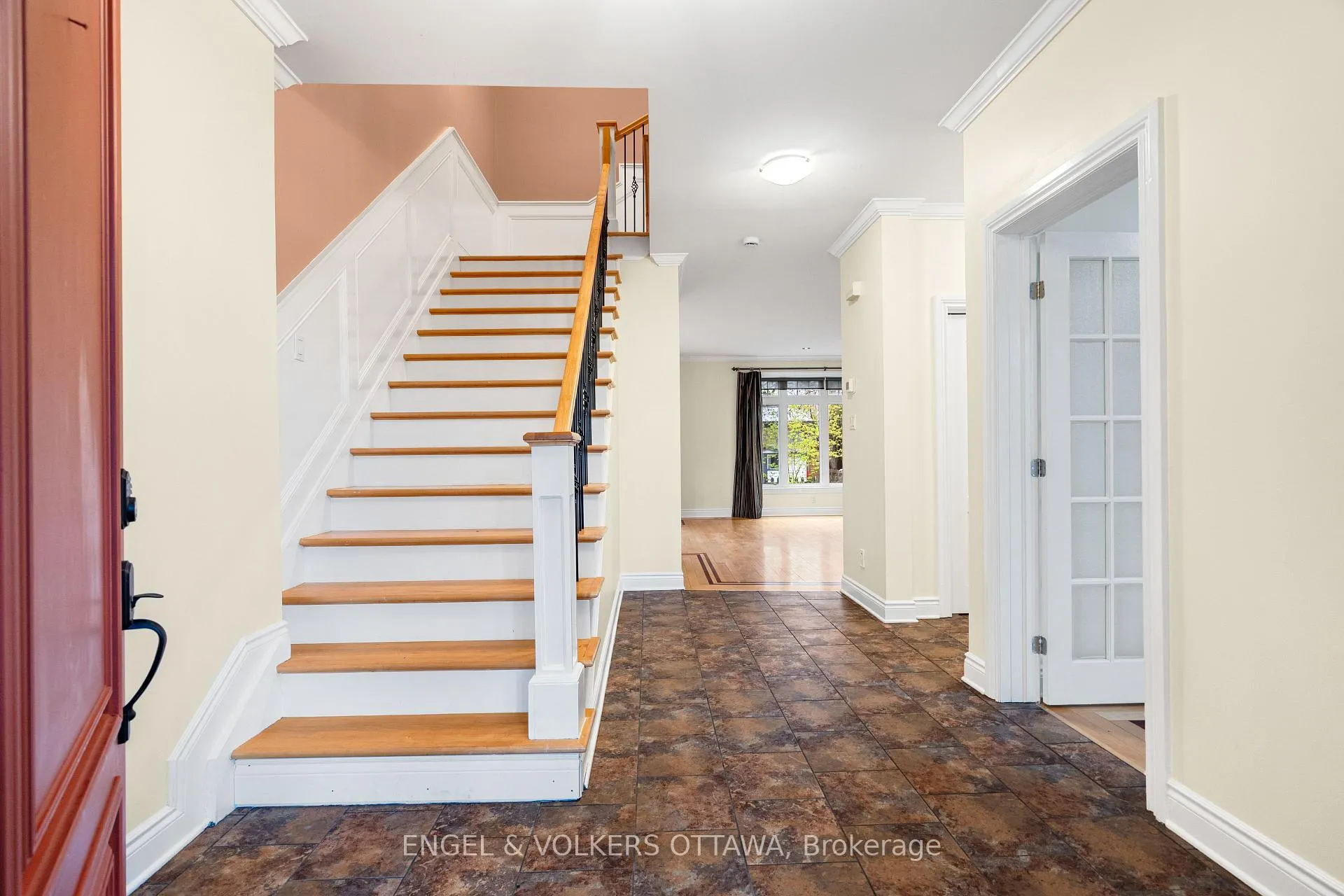 Photo 3 of 1130 Emperor Avenue, Ottawa, Carlington — HOMEH