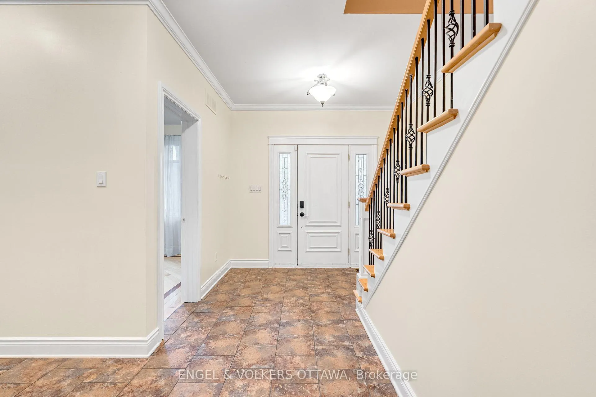 Photo 4 of 1130 Emperor Avenue, Ottawa, Carlington — HOMEH