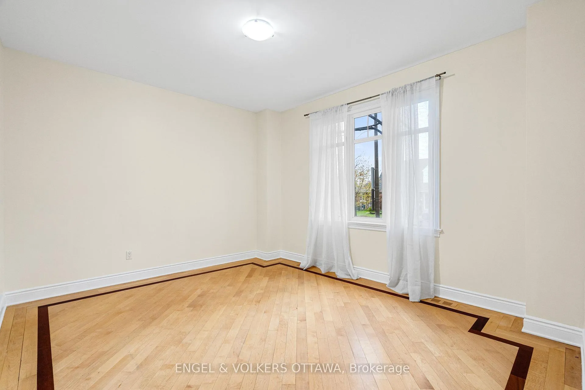 Photo 5 of 1130 Emperor Avenue, Ottawa, Carlington — HOMEH