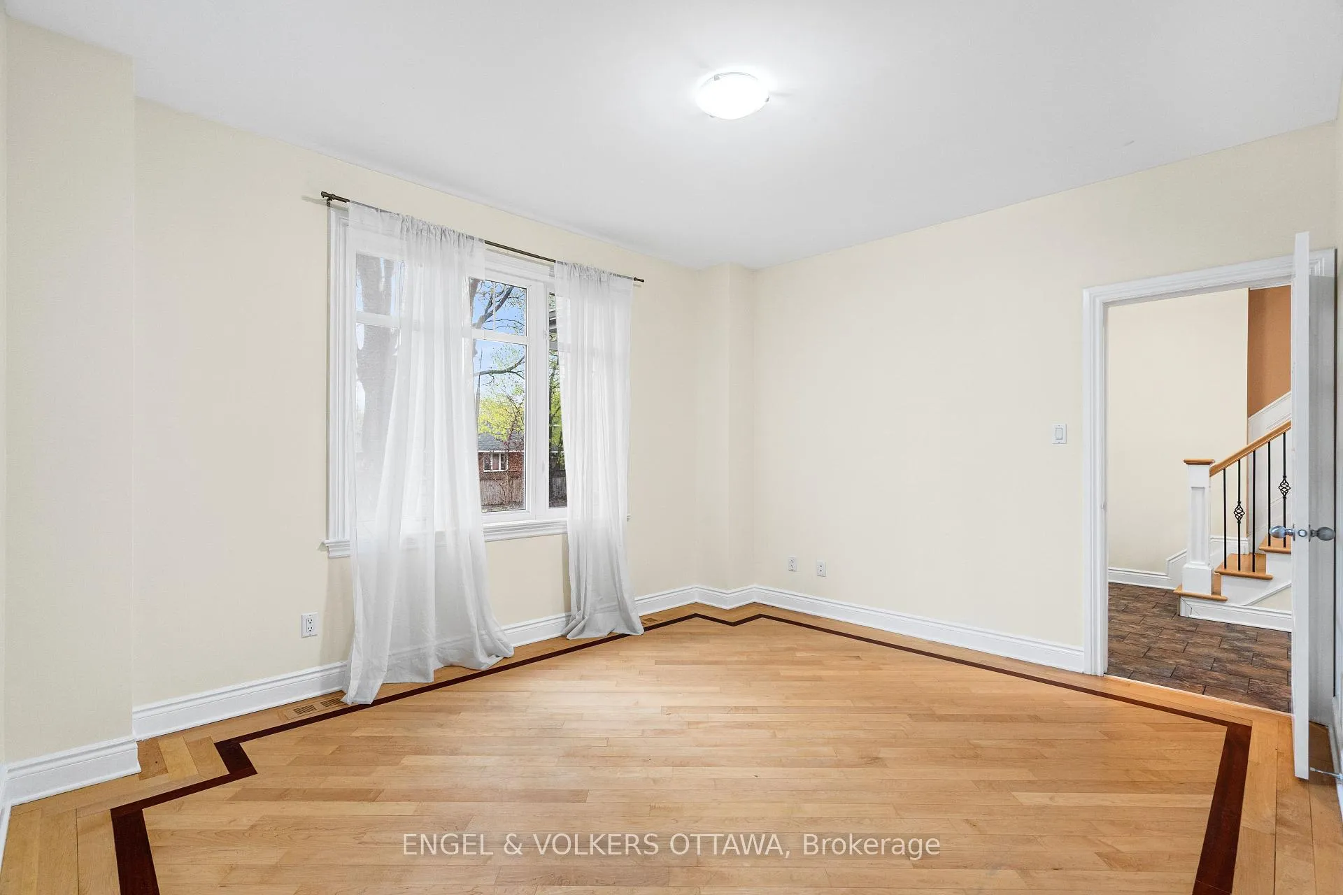 Photo 6 of 1130 Emperor Avenue, Ottawa, Carlington — HOMEH