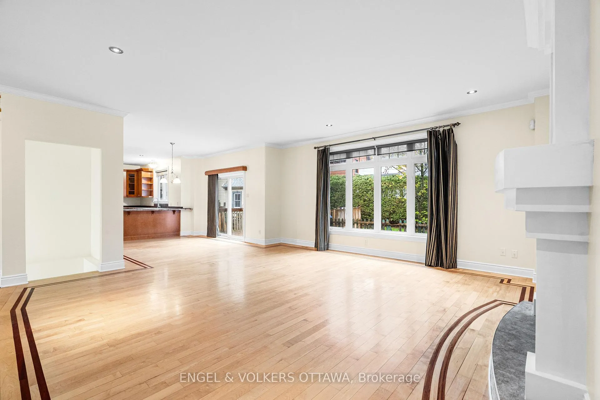 Photo 11 of 1130 Emperor Avenue, Ottawa, Carlington — HOMEH