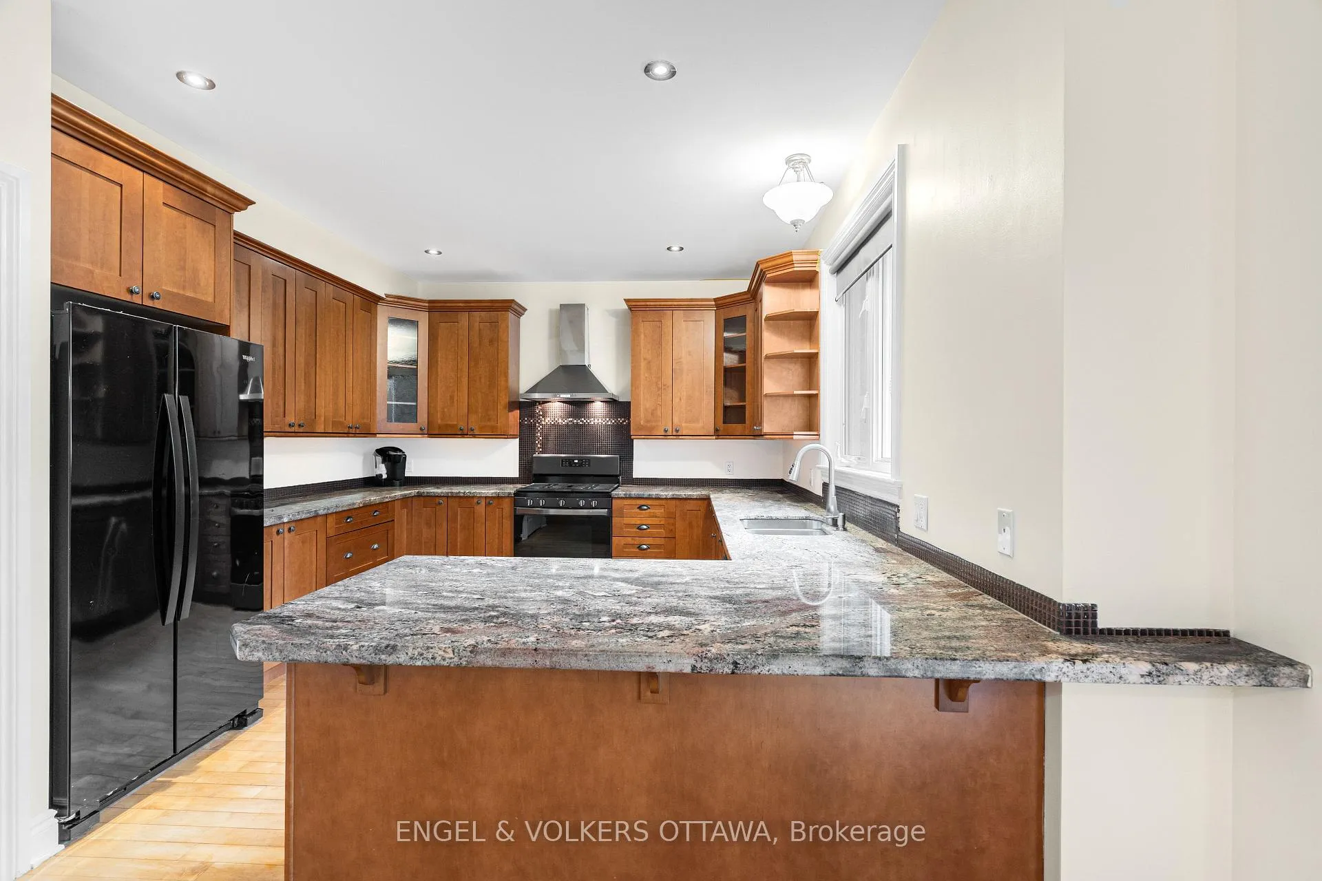Photo 13 of 1130 Emperor Avenue, Ottawa, Carlington — HOMEH