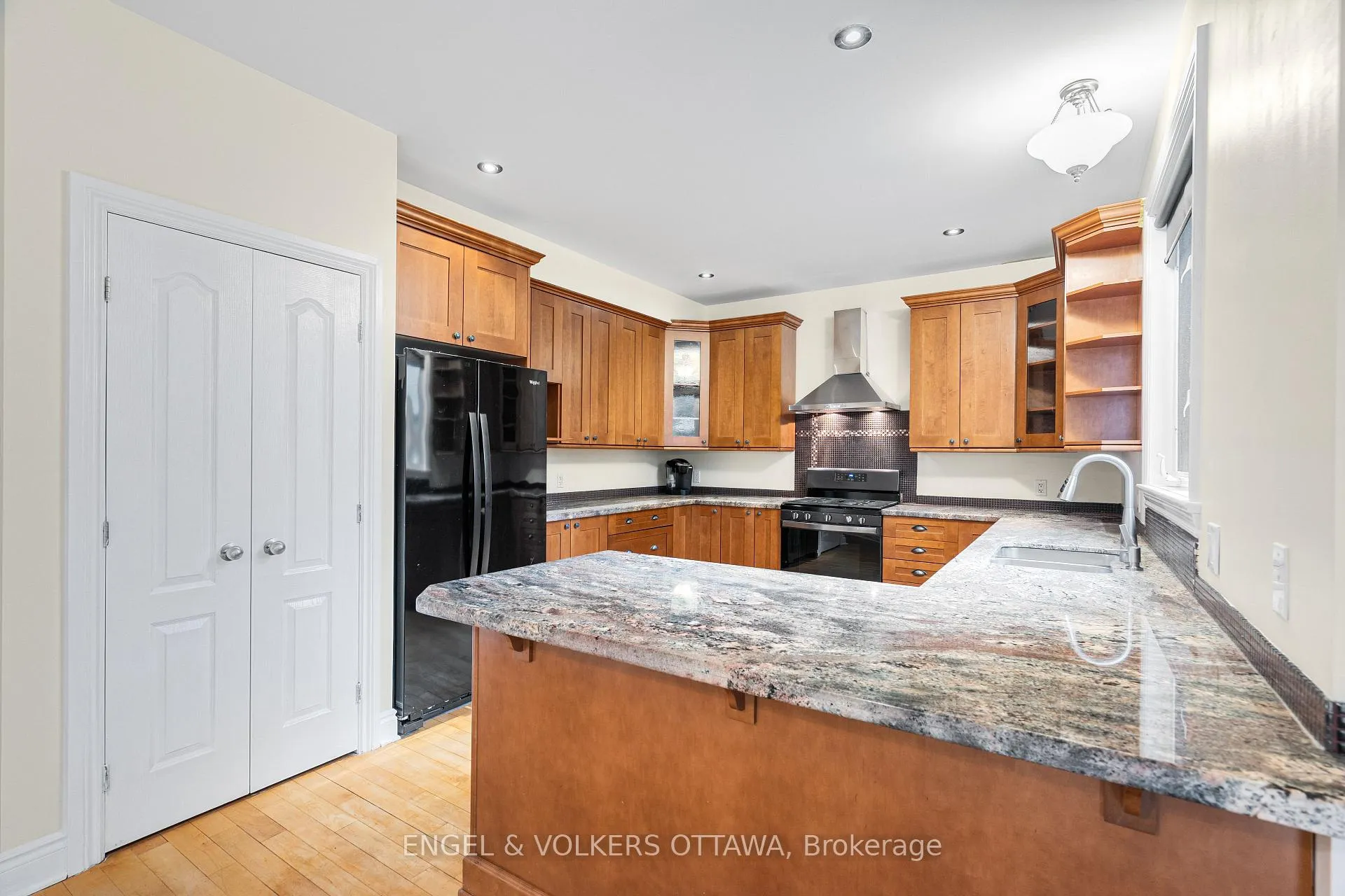 Photo 14 of 1130 Emperor Avenue, Ottawa, Carlington — HOMEH