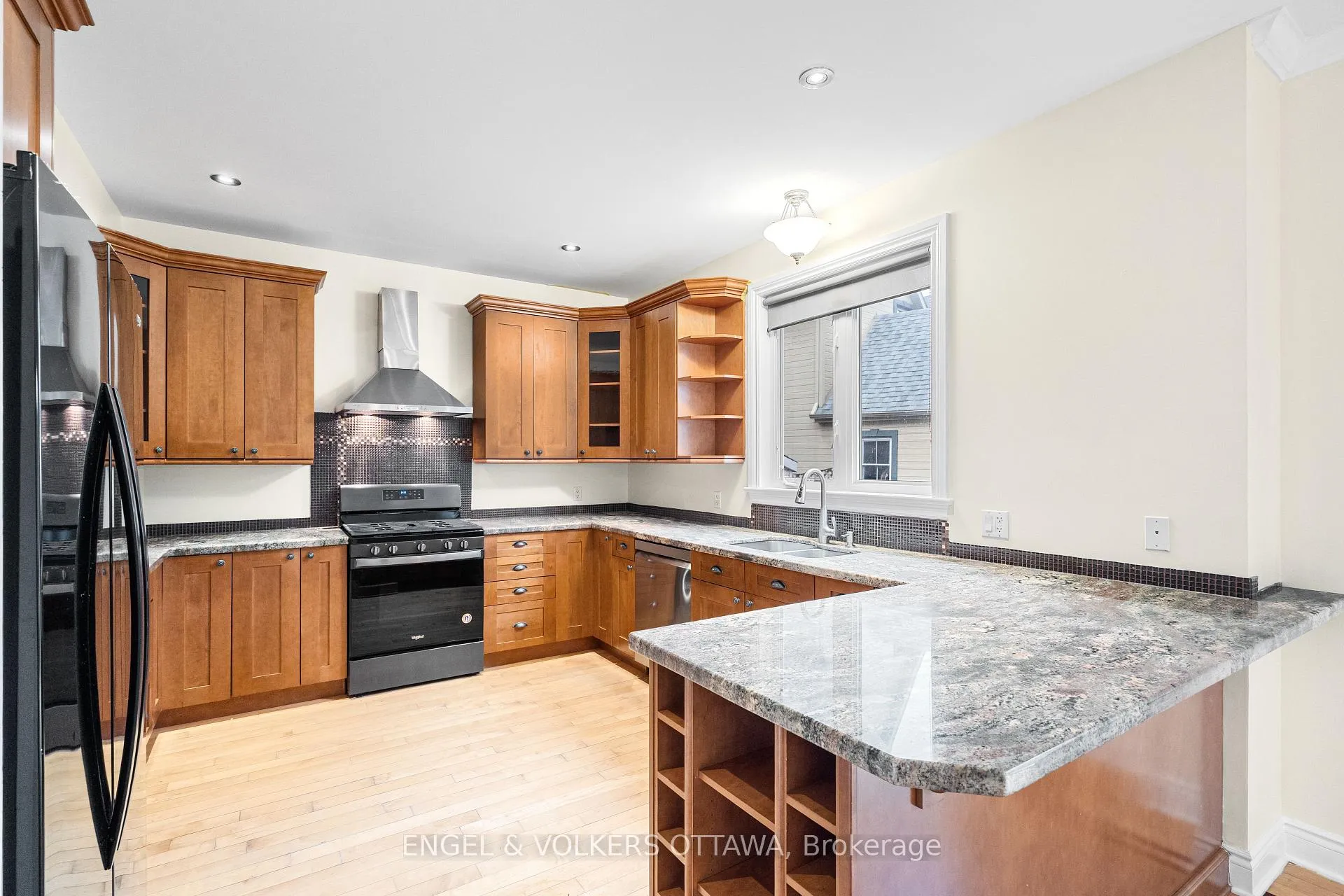 Photo 15 of 1130 Emperor Avenue, Ottawa, Carlington — HOMEH