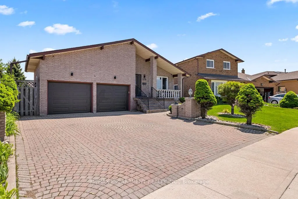 Photo 3 of 140 Solomon Crescent, Hamilton, Trenholme — HOMEH