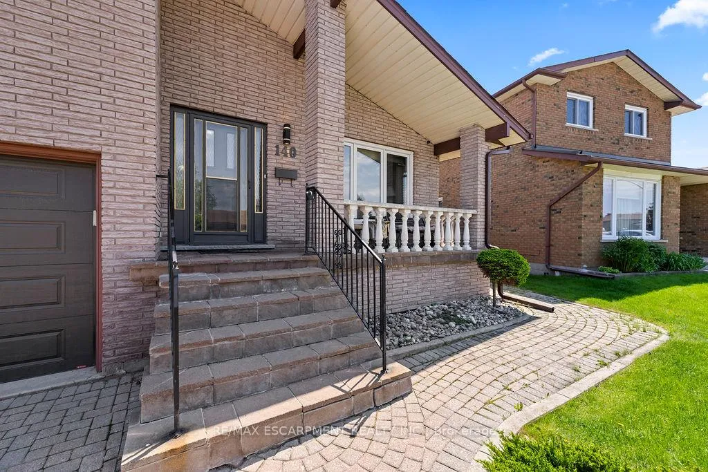 Photo 6 of 140 Solomon Crescent, Hamilton, Trenholme — HOMEH