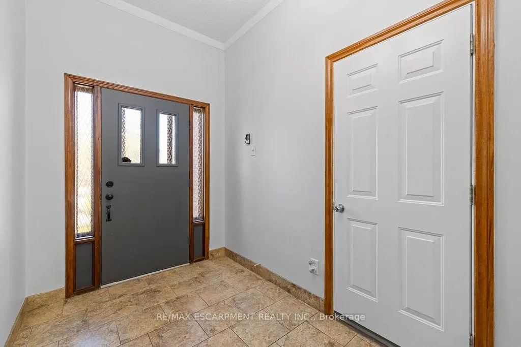 Photo 7 of 140 Solomon Crescent, Hamilton, Trenholme — HOMEH
