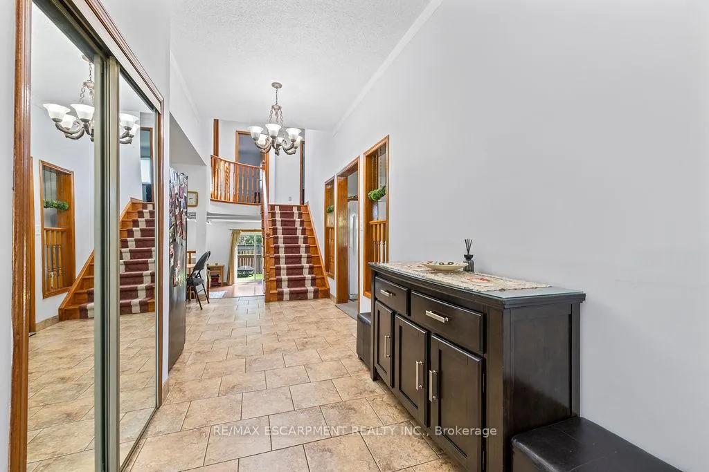Photo 8 of 140 Solomon Crescent, Hamilton, Trenholme — HOMEH