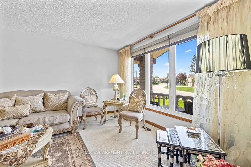 Photo 9 of 140 Solomon Crescent, Hamilton, Trenholme — HOMEH