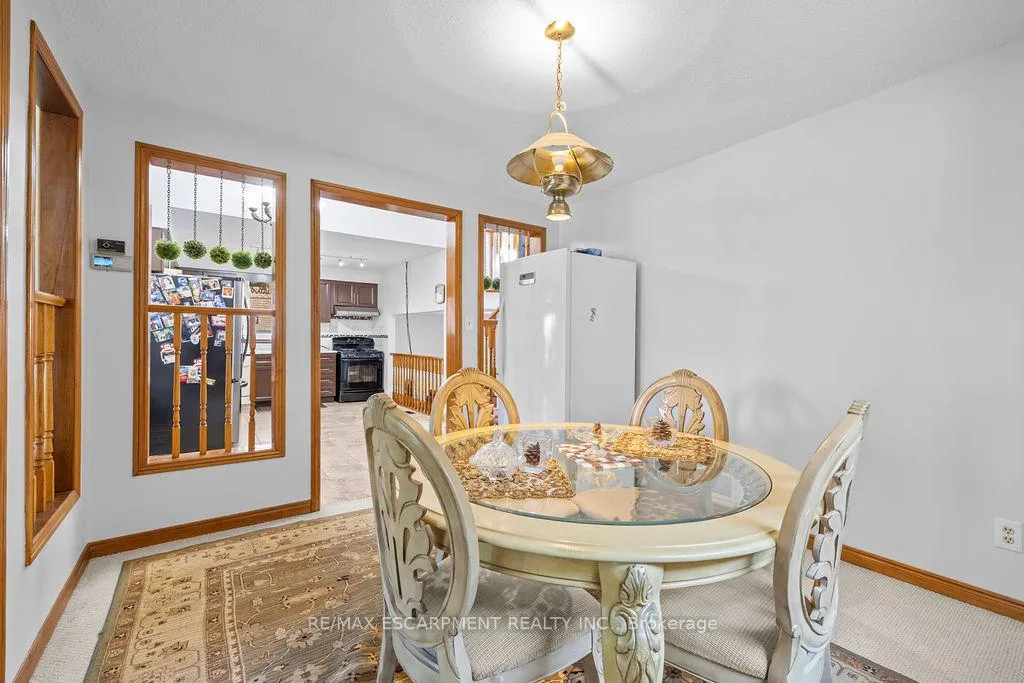 Photo 14 of 140 Solomon Crescent, Hamilton, Trenholme — HOMEH