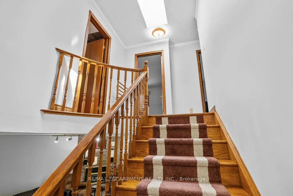 Photo 17 of 140 Solomon Crescent, Hamilton, Trenholme — HOMEH