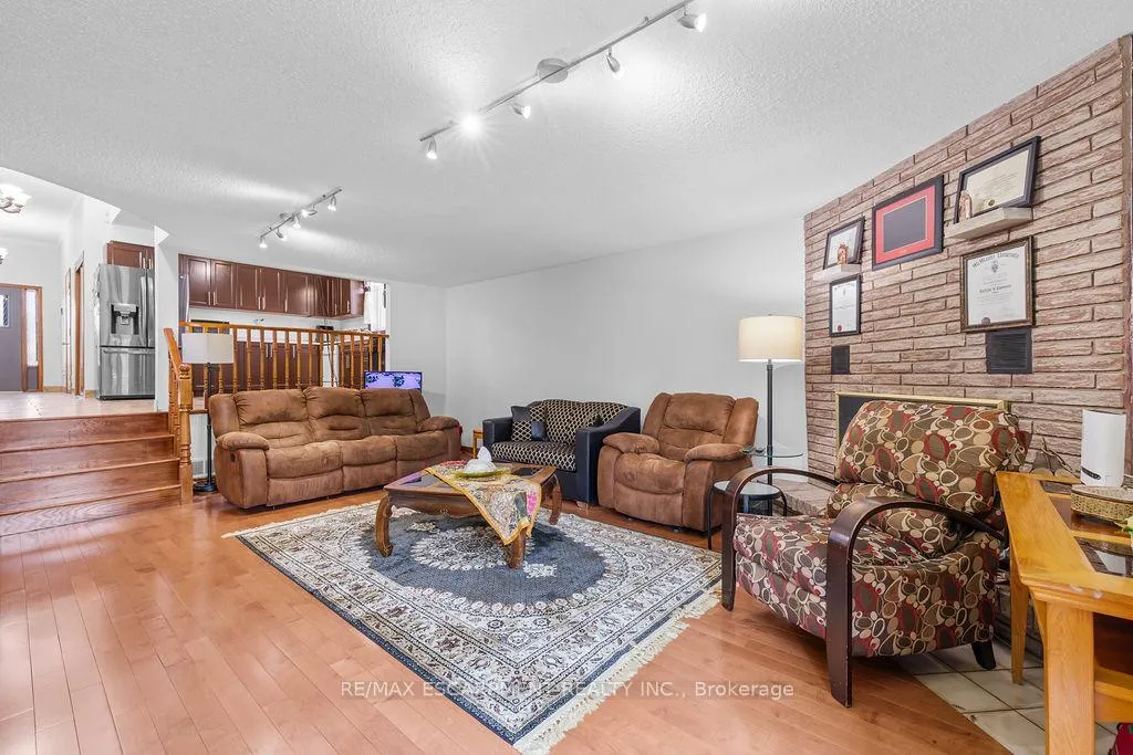 Photo 21 of 140 Solomon Crescent, Hamilton, Trenholme — HOMEH