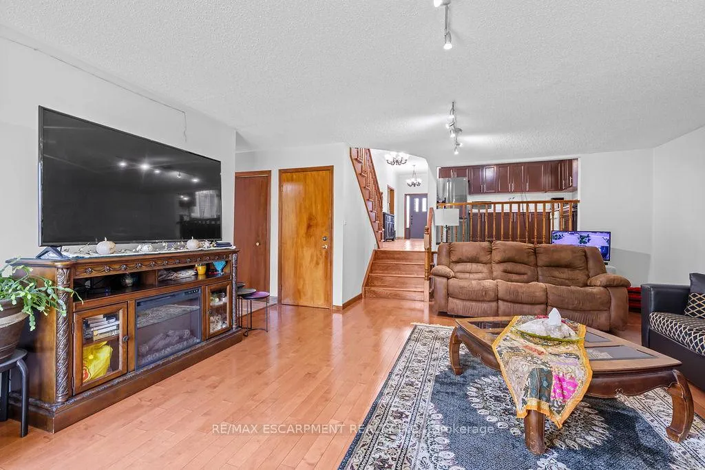 Photo 22 of 140 Solomon Crescent, Hamilton, Trenholme — HOMEH