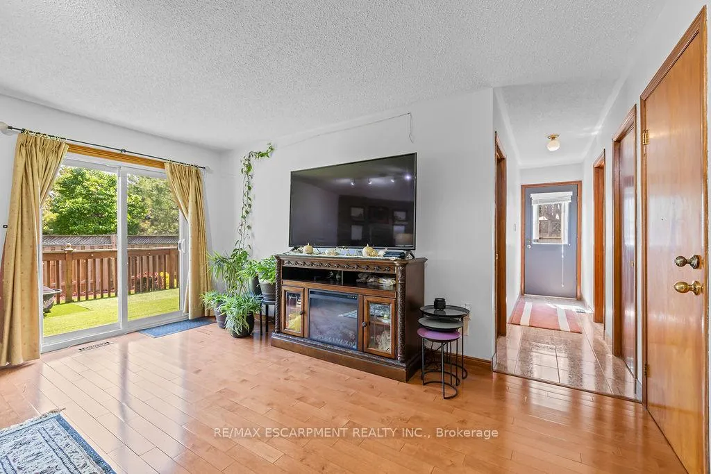 Photo 23 of 140 Solomon Crescent, Hamilton, Trenholme — HOMEH