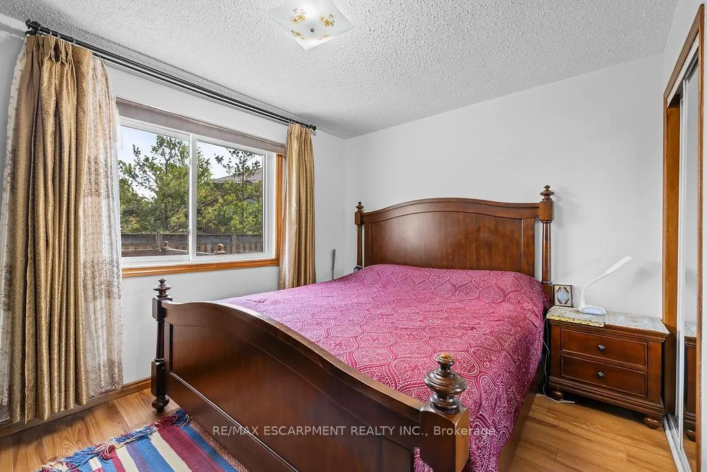 Photo 24 of 140 Solomon Crescent, Hamilton, Trenholme — HOMEH